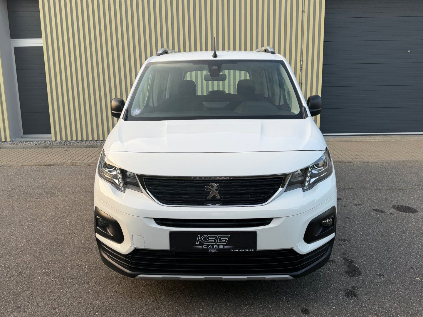 Peugeot Rifter, 1.2PT 81kW ALLURE! Navigace! - fotka 3