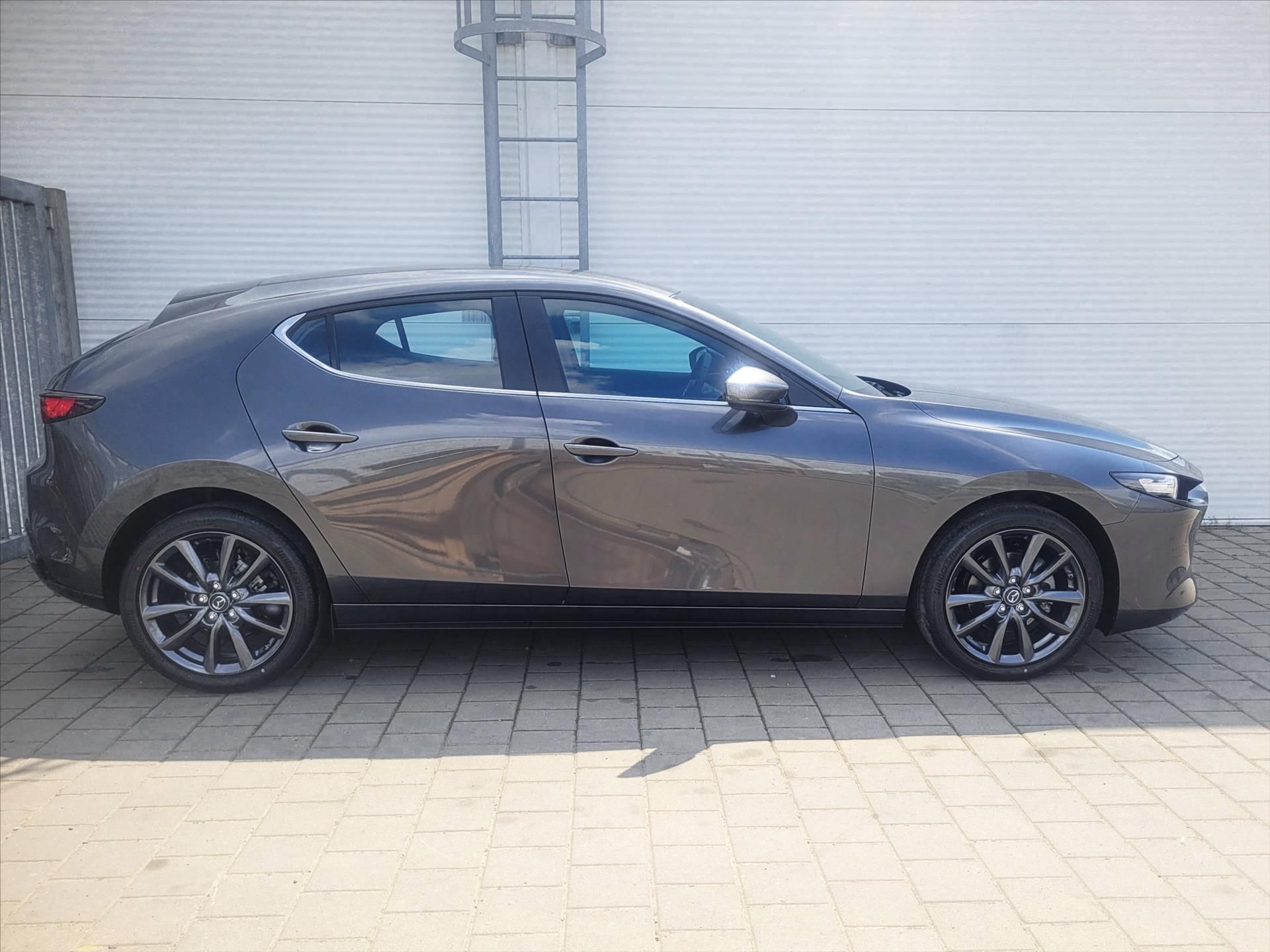 Mazda 3, 2,5 e-Skyactiv G140k 6AT 4x2 - fotka 3