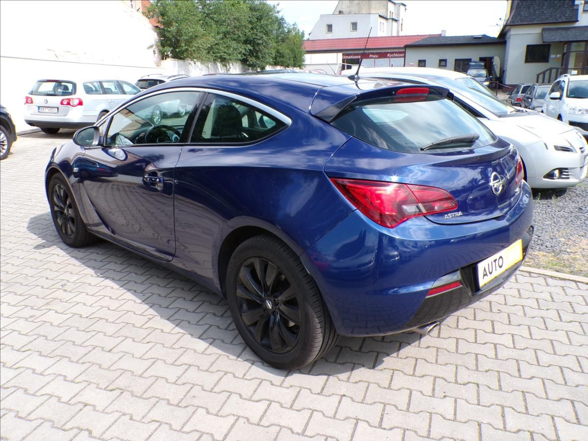 Opel Astra, 2,0 GTC - fotka 6