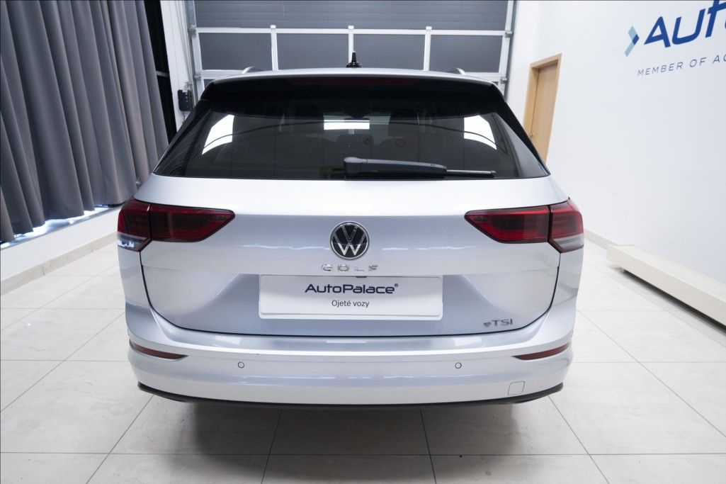 Volkswagen Golf, 1,5 eTSI DSG KAMERA VÝHŘEV ČR - fotka 5