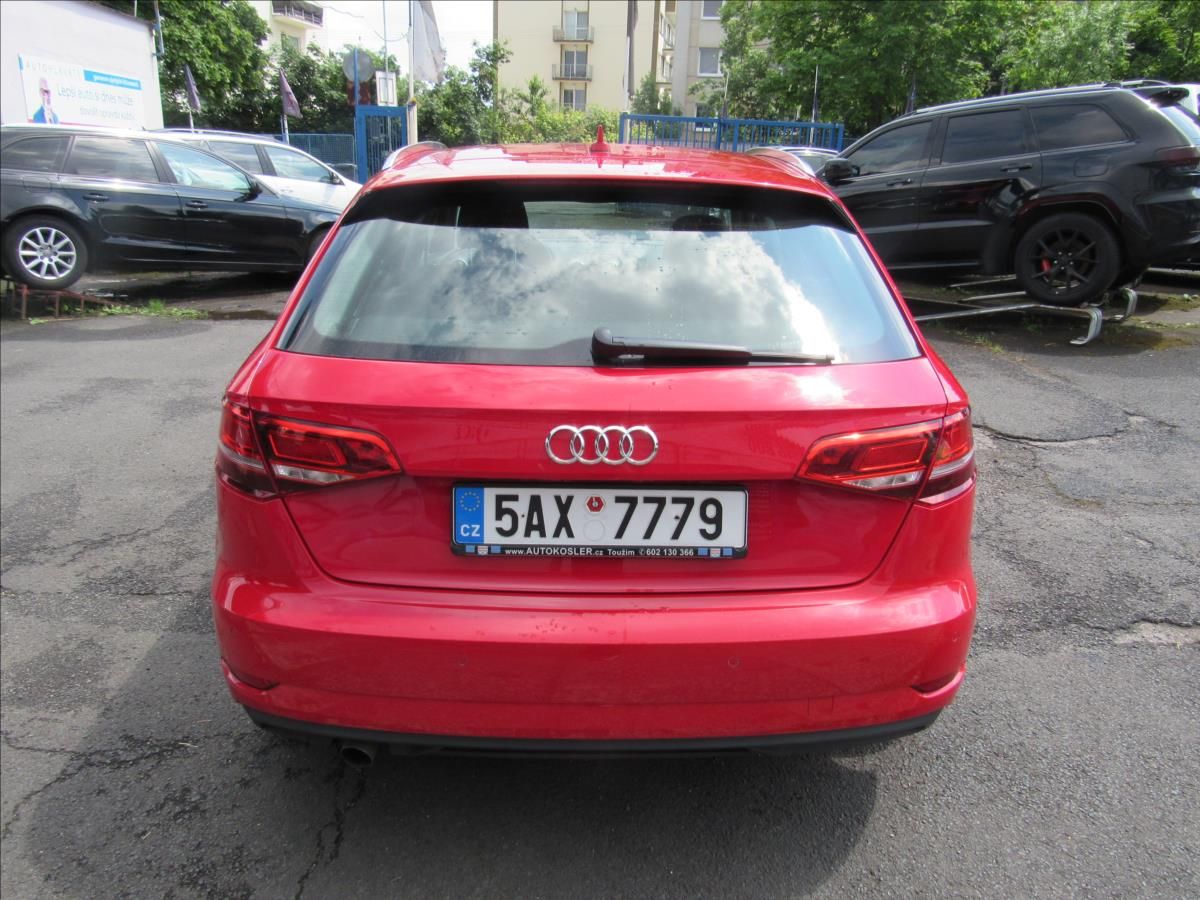 Audi A3, 1,6 TDI 81kW Sportback Automat - fotka 5
