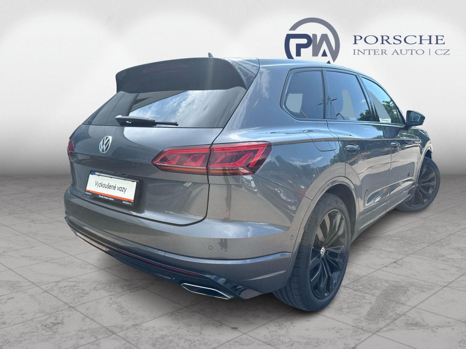 Volkswagen Touareg, R-Line 3.0TDI 210kW A8 4x4 - fotka 2