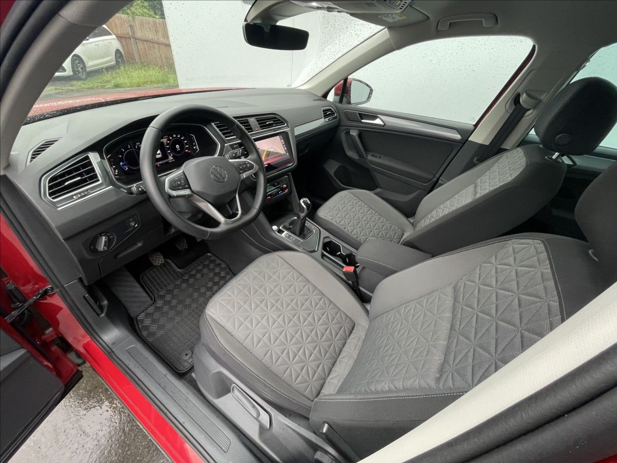 Volkswagen Tiguan, 1,5 TSI Life TAŽNÉ+KAMERA - fotka 5