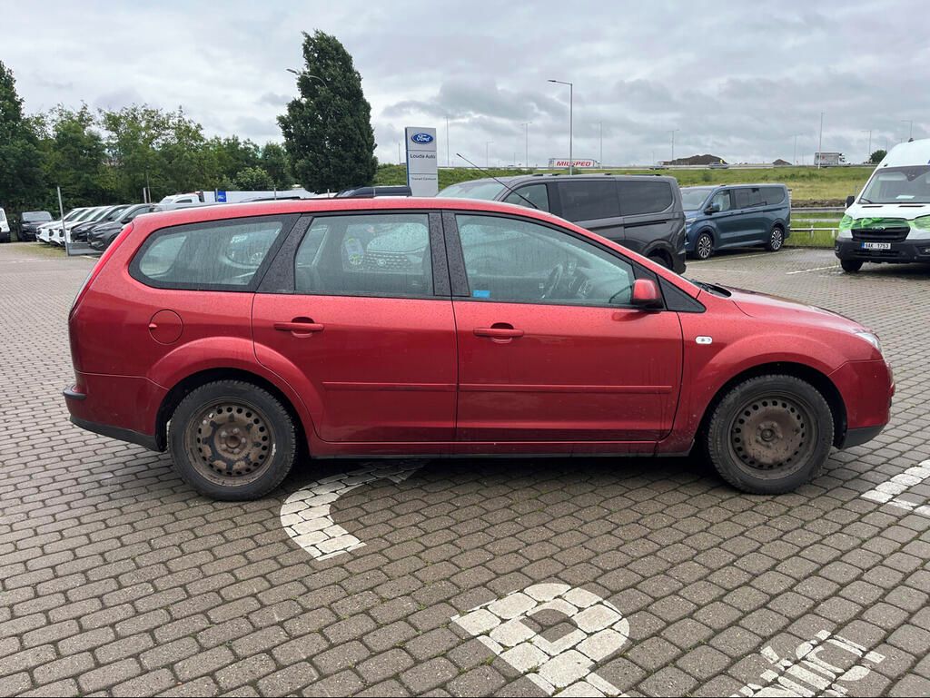 Ford Focus, 1.6 . 74 kW - fotka 3