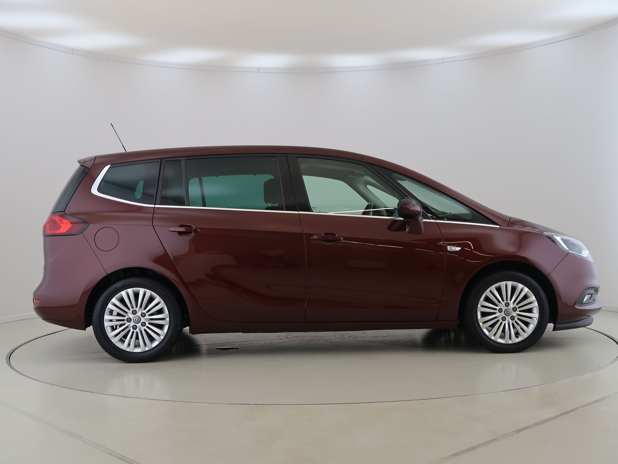 Opel Zafira, 1.6CDTI,88kW,7Míst,Tažné - fotka 4