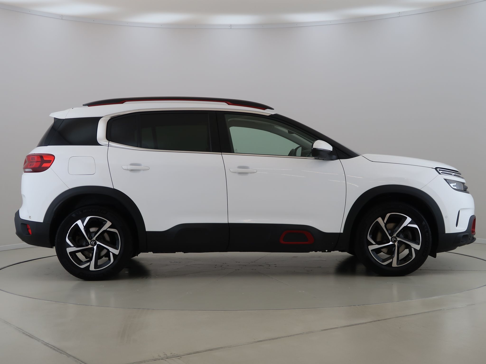Citroën C5 Aircross, 1.6PureTech,133kW,AT8,CZ,SHINE - fotka 4