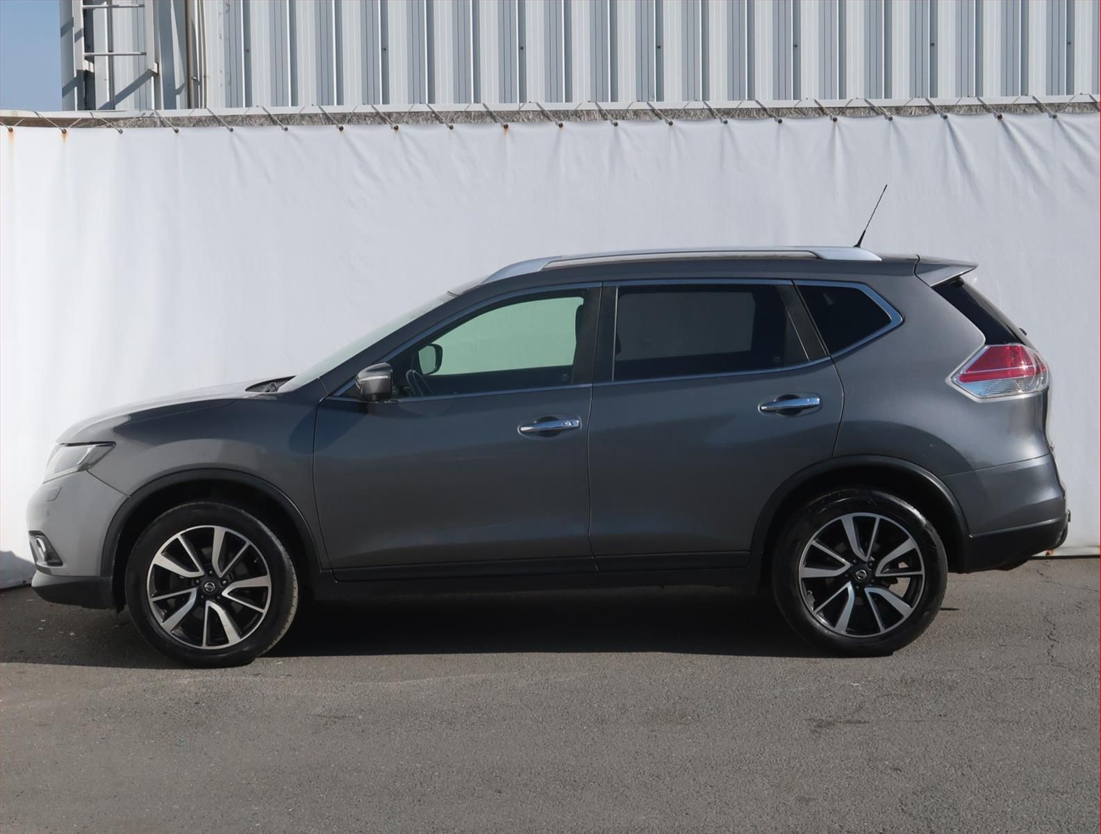 Nissan X-Trail, 2.0 dCi, 4X4, Serv.kniha - fotka 3