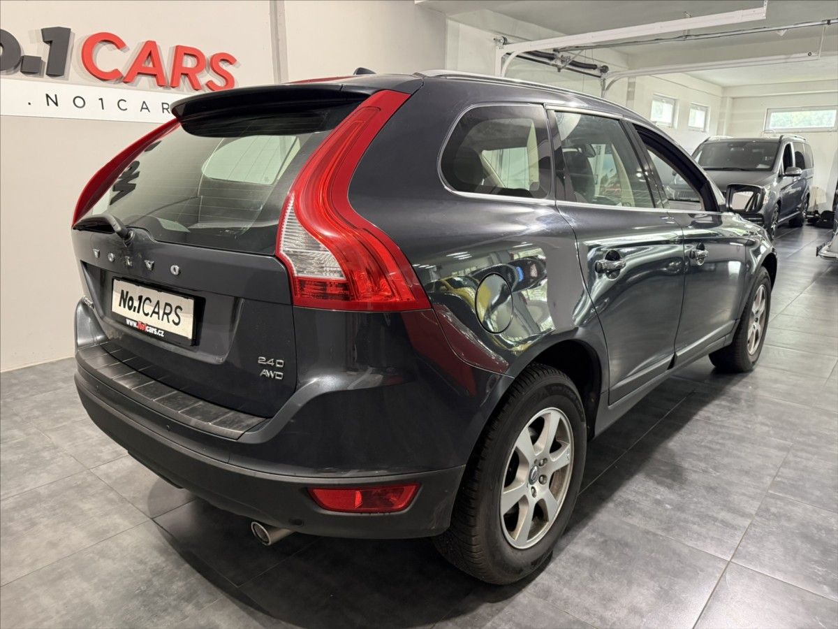 Volvo XC60, 2,4   D5 AWD SUMMUM XENON - fotka 5