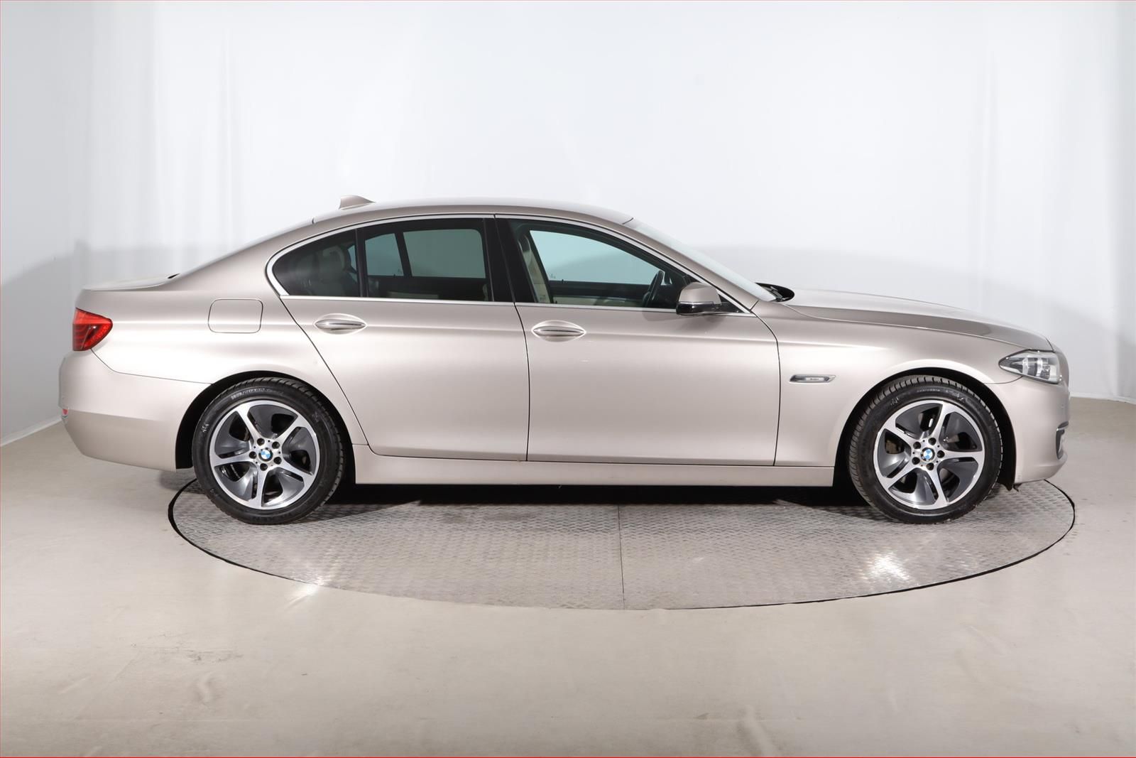 BMW Řada 5, 525d xDrive, 4X4, Automat - fotka 6