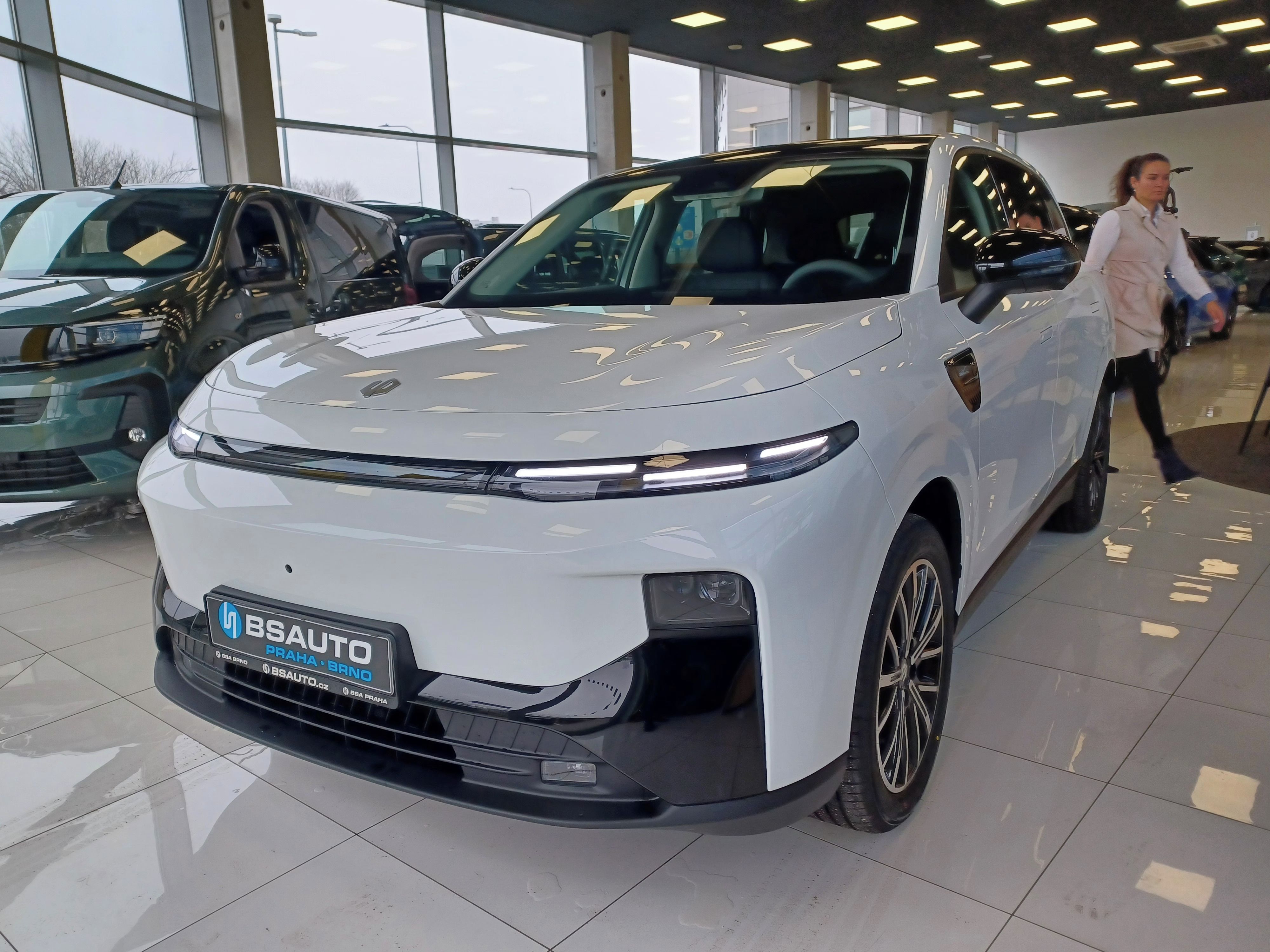 Leapmotor B10, Design-Hybridní Elektro vůz