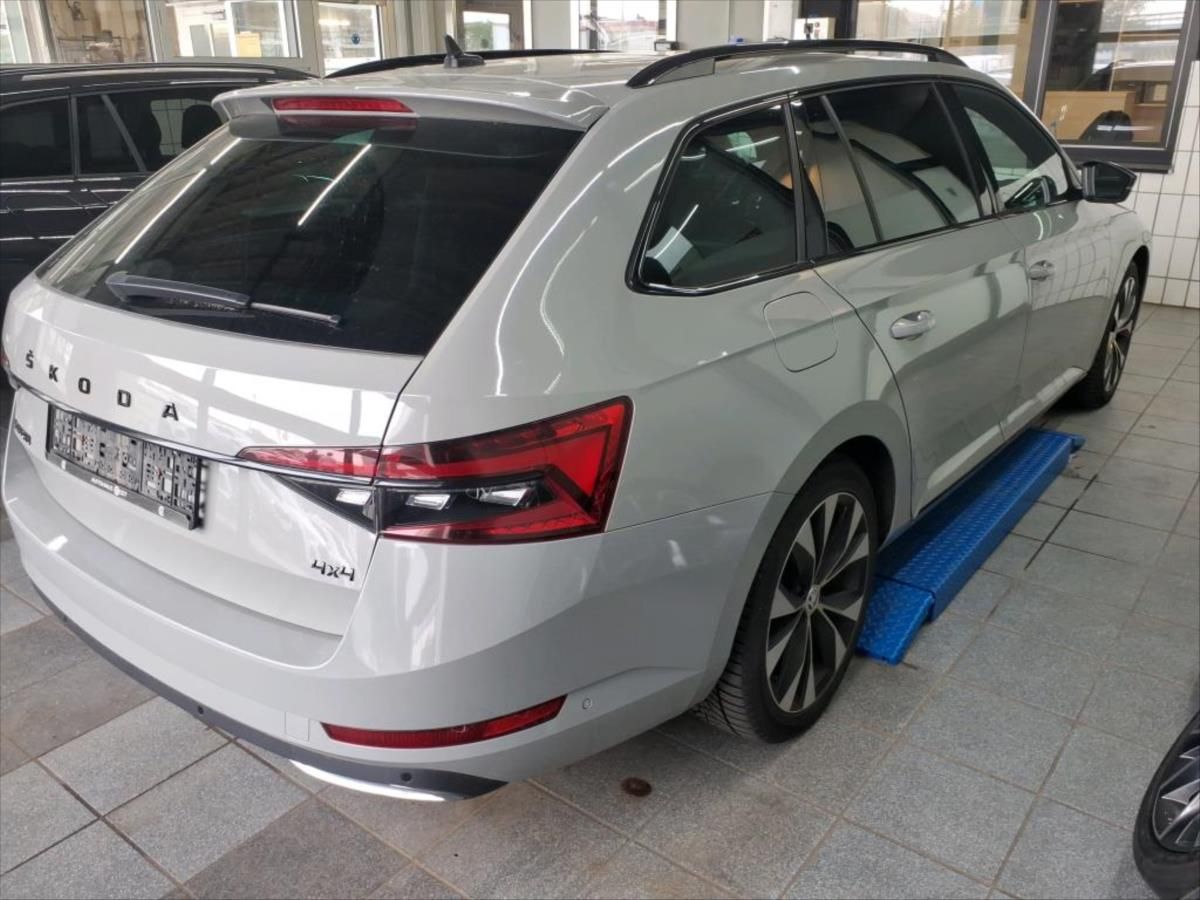 Škoda Superb, 2,0 SPORTLINE,WEBASTO,TAŽNÉ - fotka 4