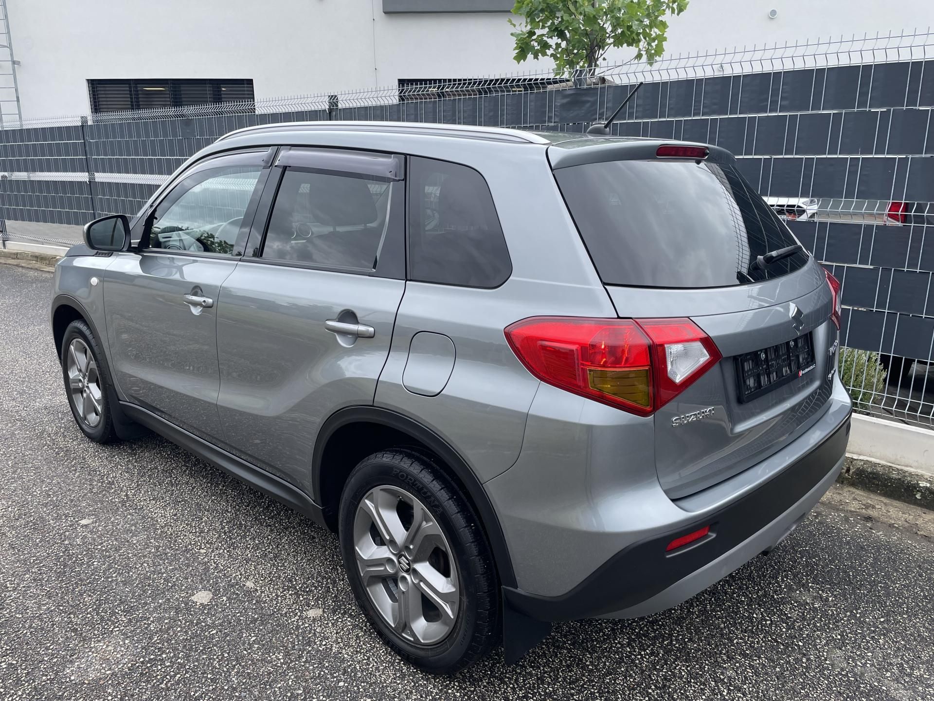Suzuki Vitara, 1.6 VVTI 88kW 4x4 - 66 000 km - fotka 3