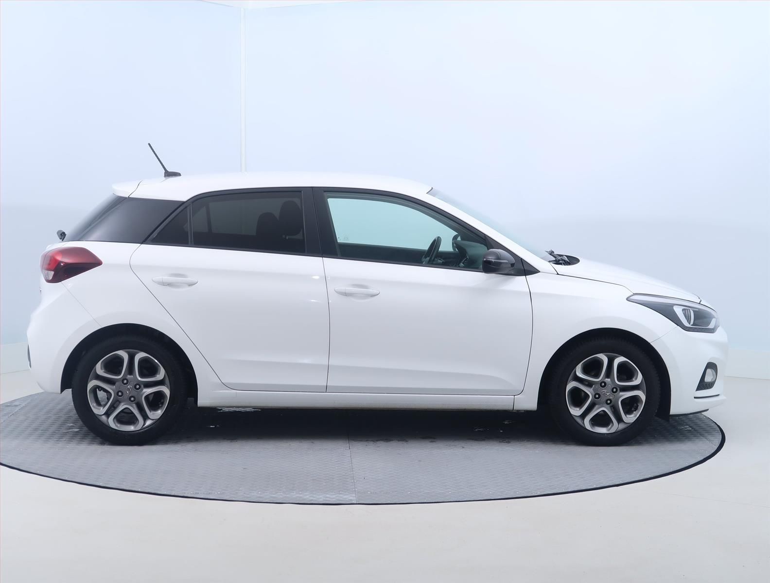 Hyundai i20, 1.2, Serv.kniha, Klima - fotka 6