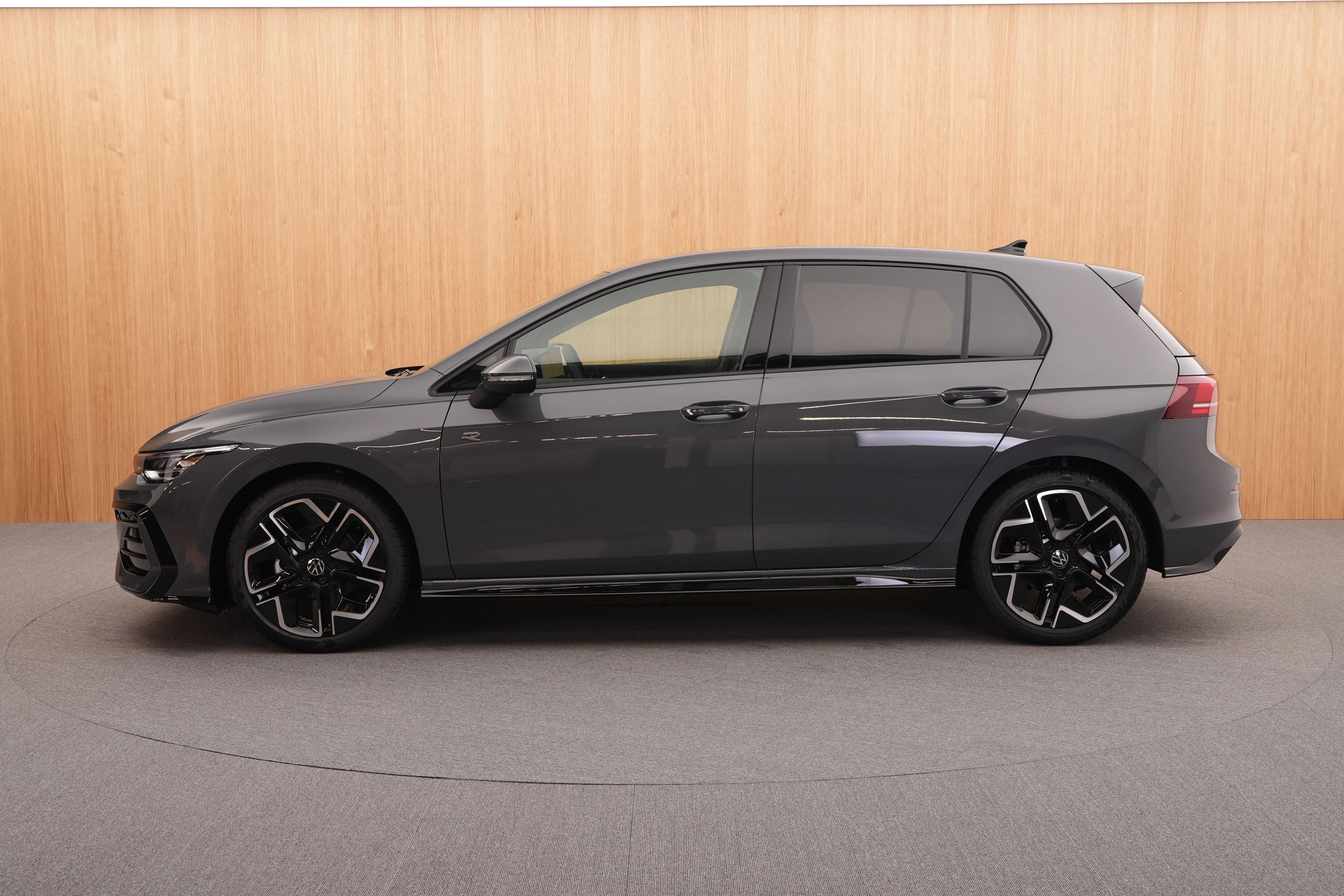 Volkswagen Golf, R-Line Limited 1.5 eTSI mHEV - fotka 2