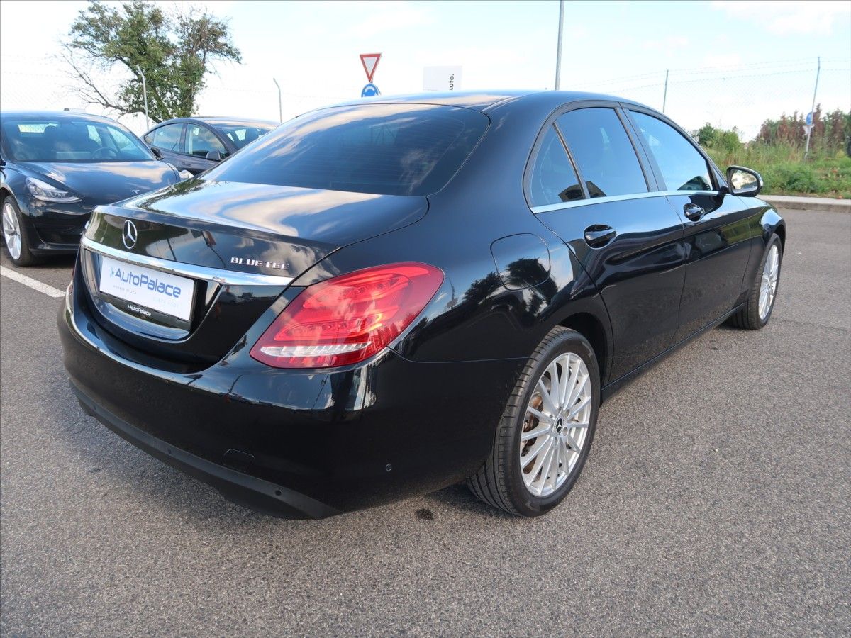 Mercedes-Benz Třídy C, 1,6 180d BlueTEC - fotka 2