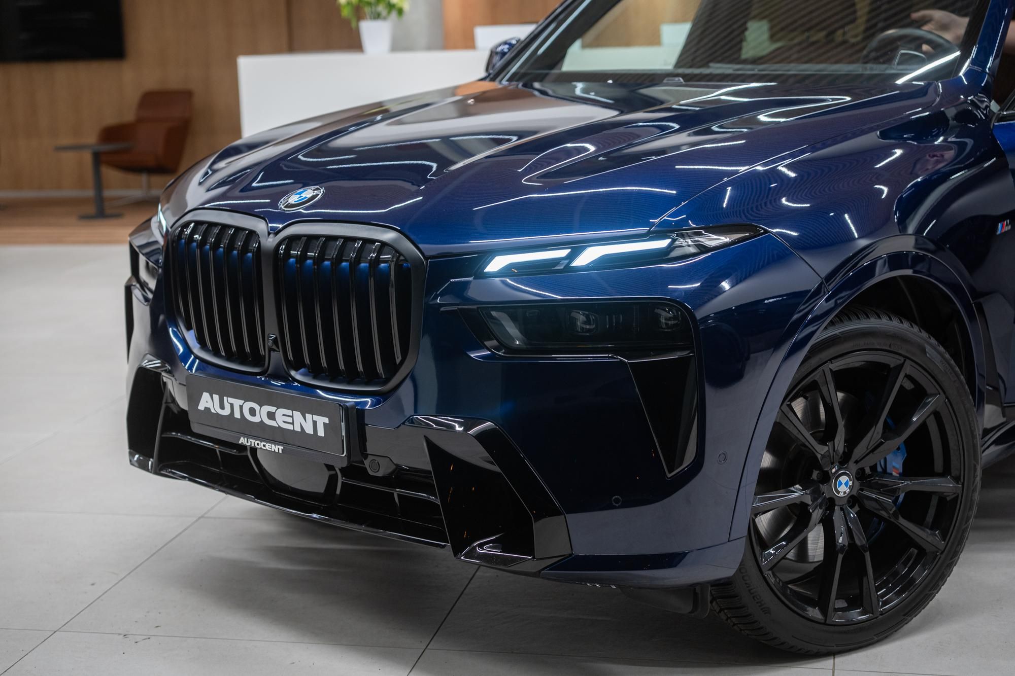 BMW X7, M40D 4X4 MÁSÁŽE NEZÁVISLÉ - fotka 2