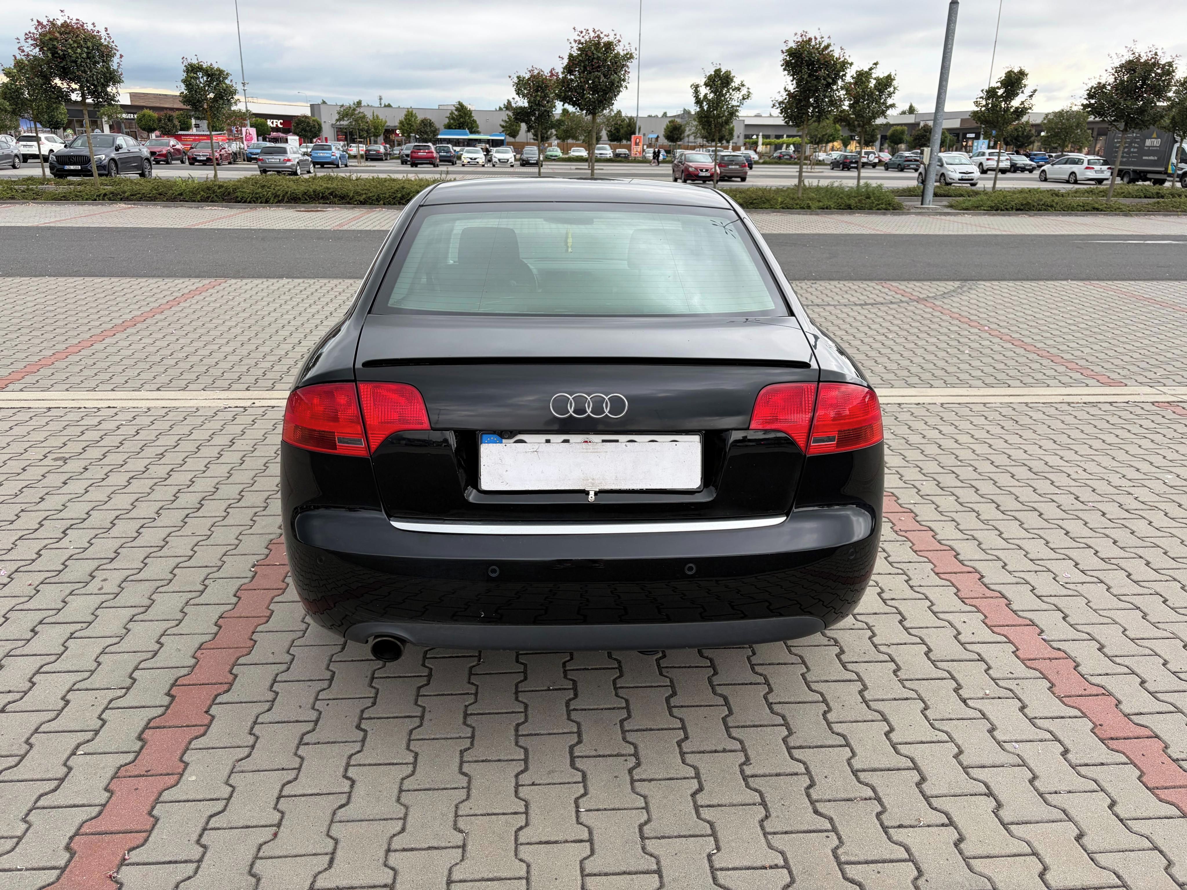 Audi A4, 1.6i 75kw klima - fotka 4