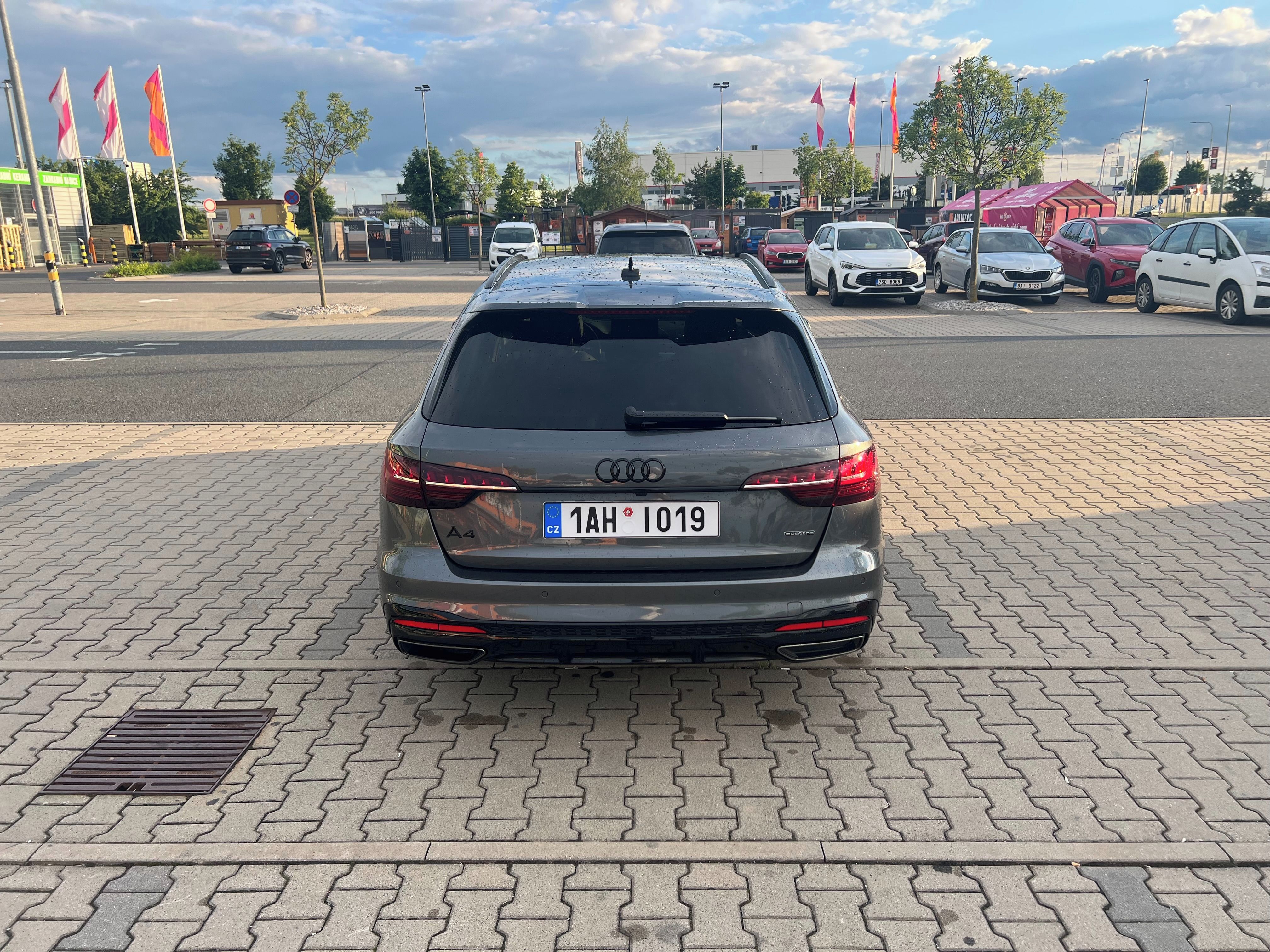 Audi A4 Avant, S line - fotka 6