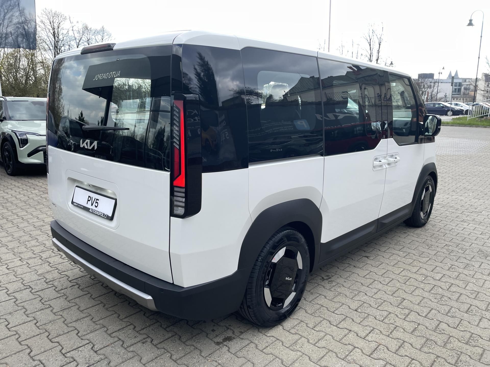 Kia PV5, 5P 4x2 ELITE 120 KW + 71,2 KW - fotka 3