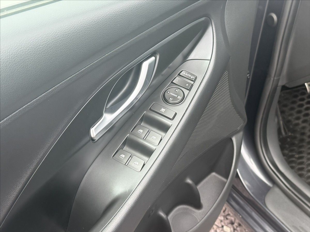 Hyundai i30, 1,5 T-GDI 118kW N-Line - fotka 6