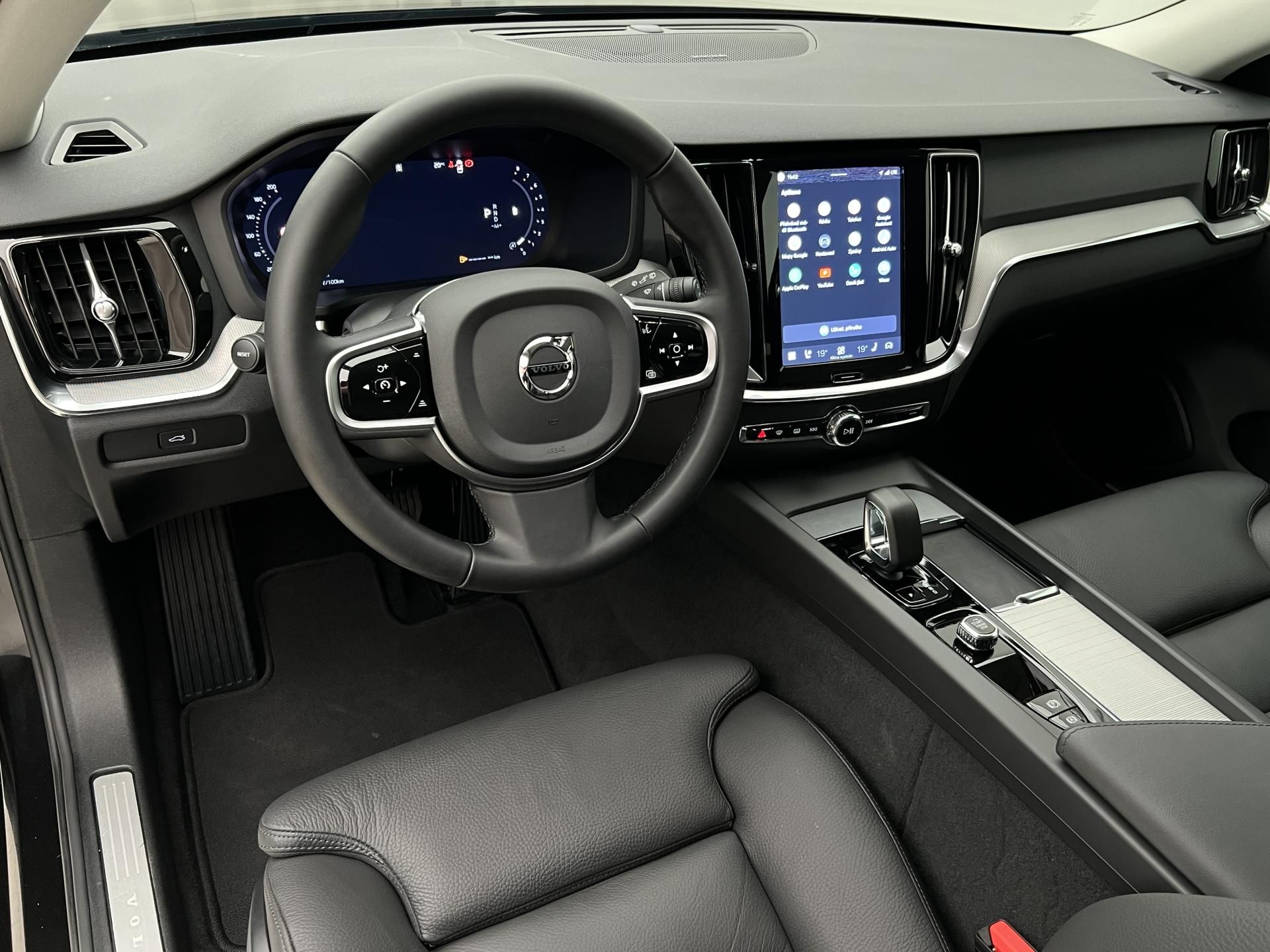Volvo V60, B4 DARK PLUS - fotka 4