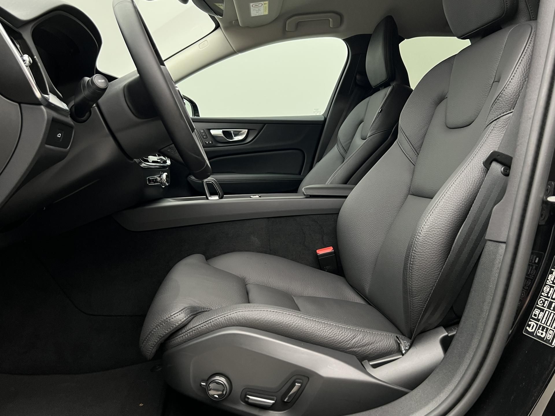 Volvo V60, B4 DARK PLUS - fotka 3