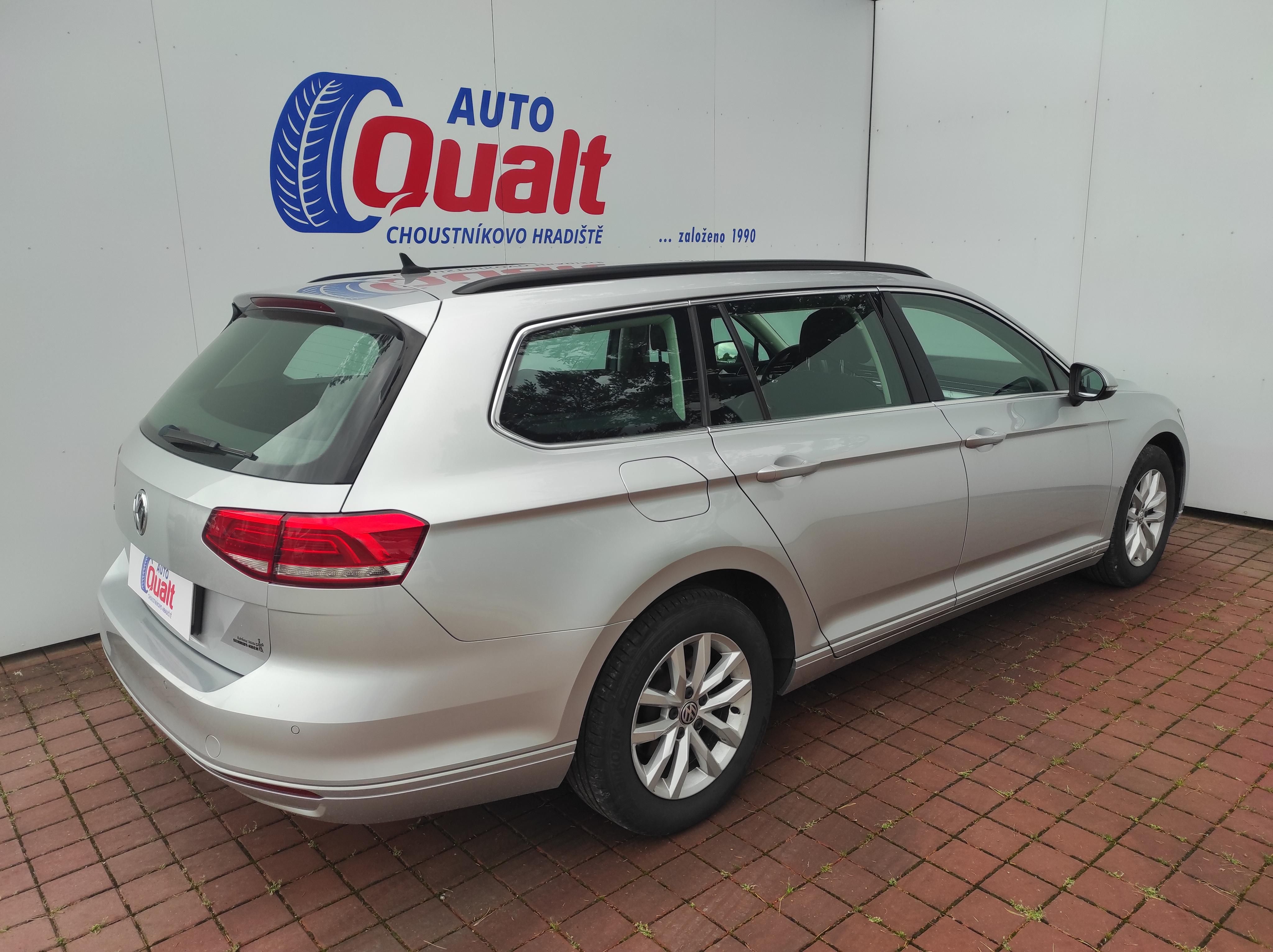 Volkswagen Passat, Kombi 2.0 TDi SERVISKA, DSG - fotka 3