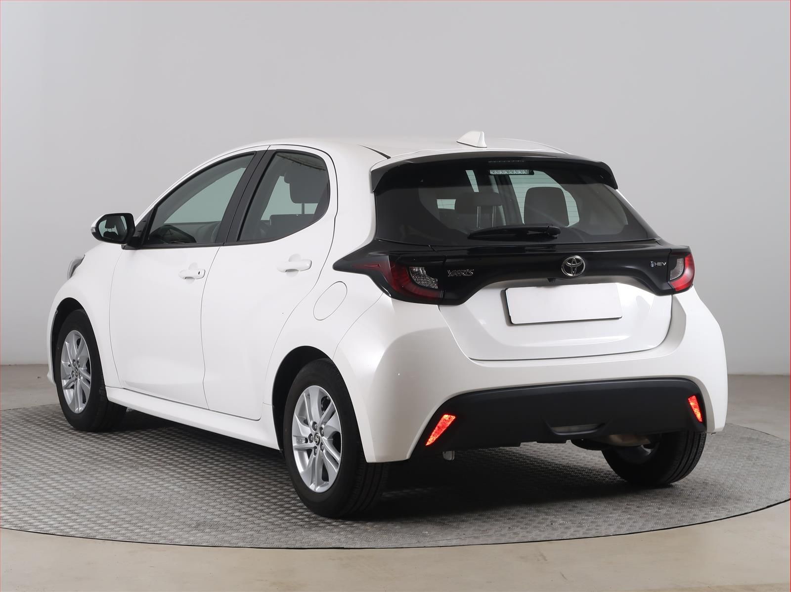 Toyota Yaris, 1.5 VVT-i Hybrid, Automat - fotka 4