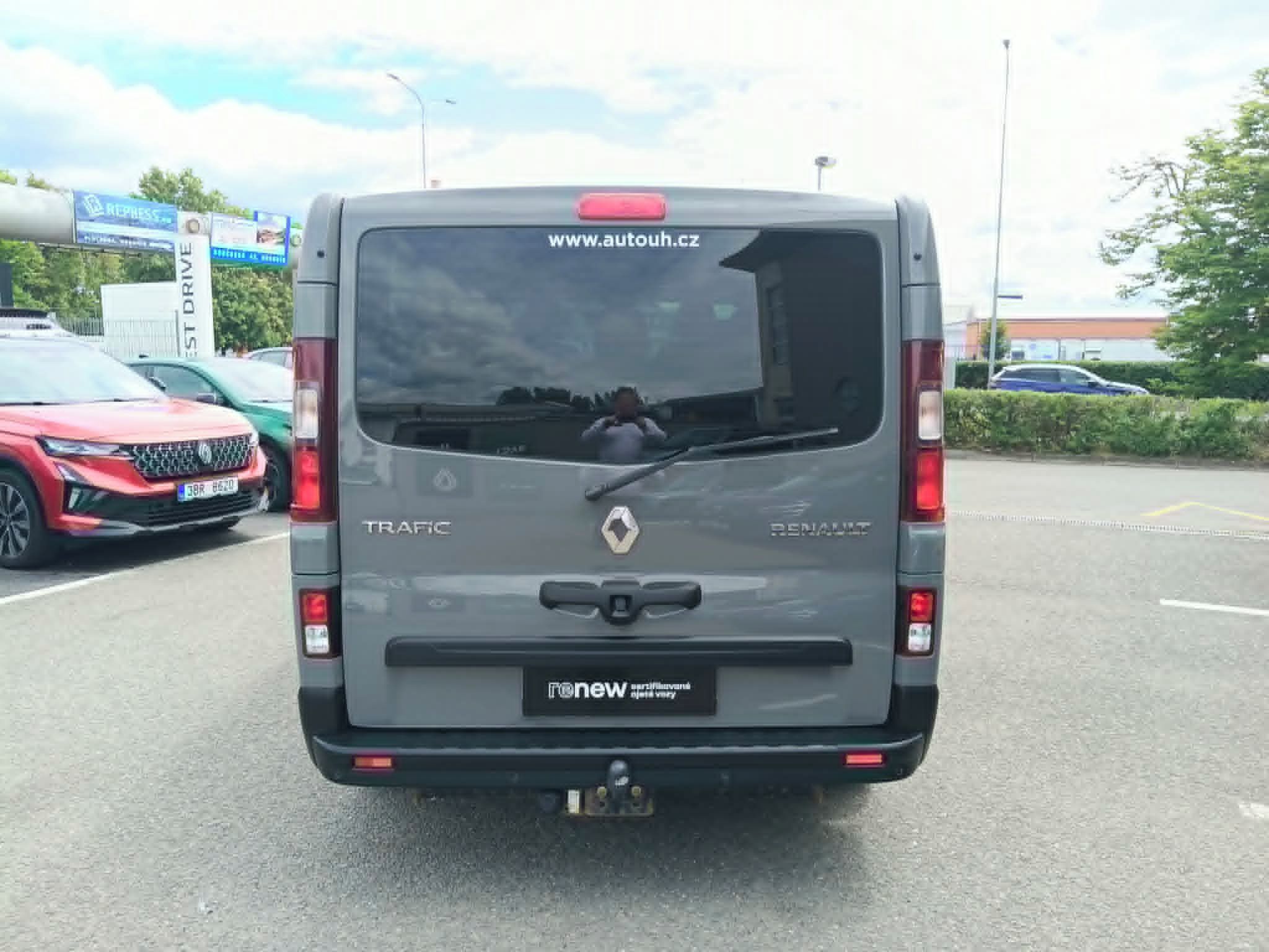 Renault Trafic, 1.6 dCi, Passenger, 8 míst 92k - fotka 6