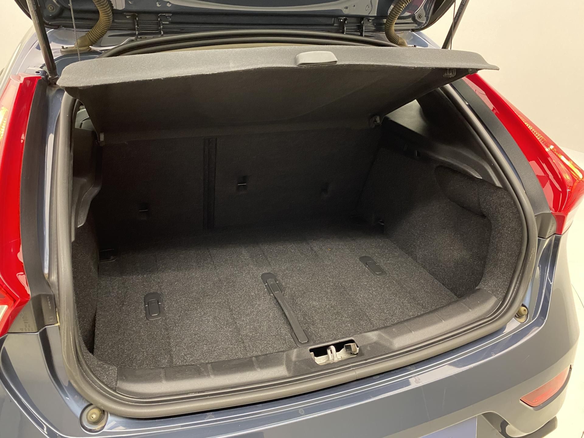 Volvo V40, T2 MOMENTUM - fotka 6