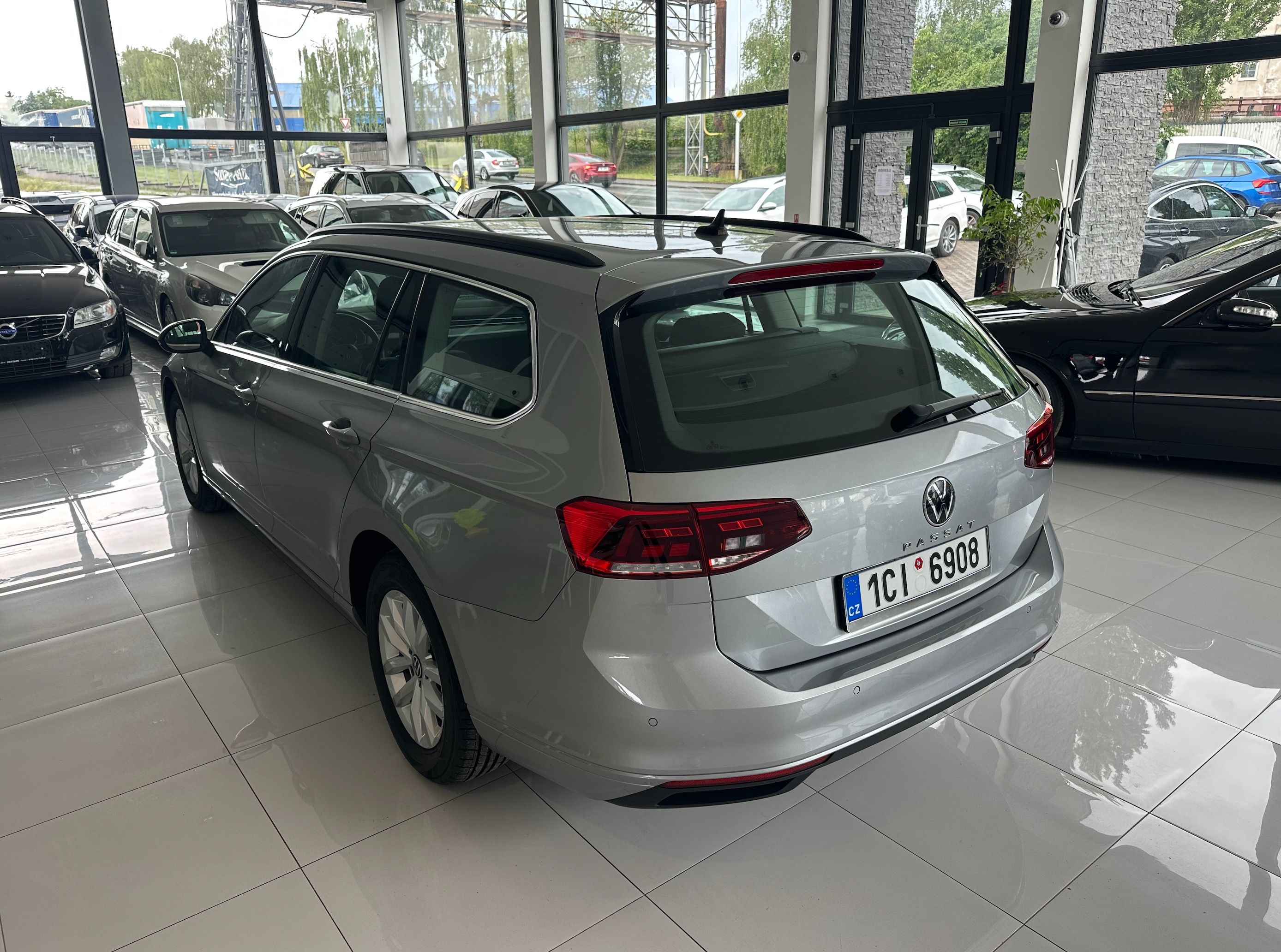 Volkswagen Passat, 2.0 DIESEL - fotka 2