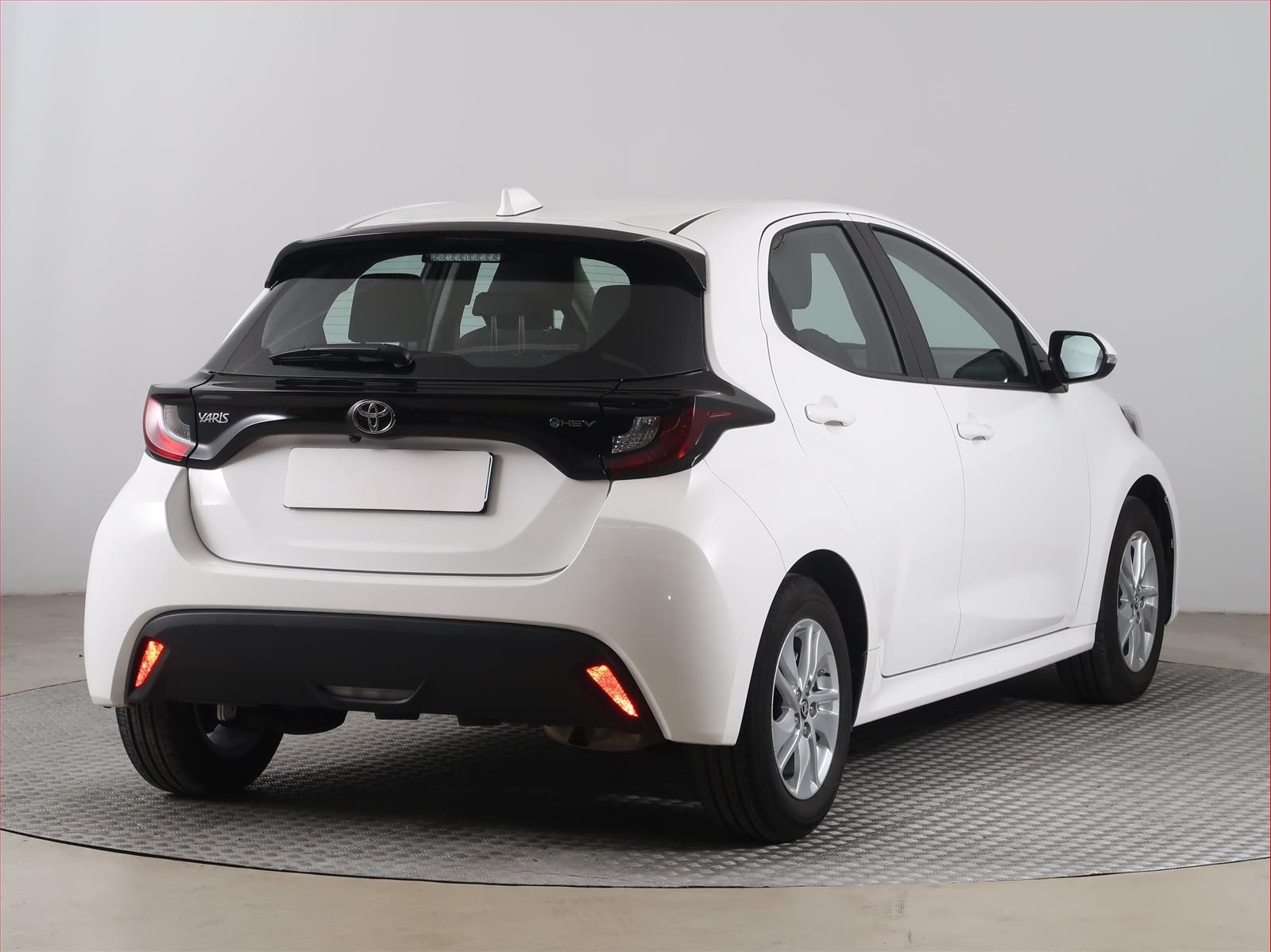 Toyota Yaris, 1.5 VVT-i Hybrid, Automat - fotka 5