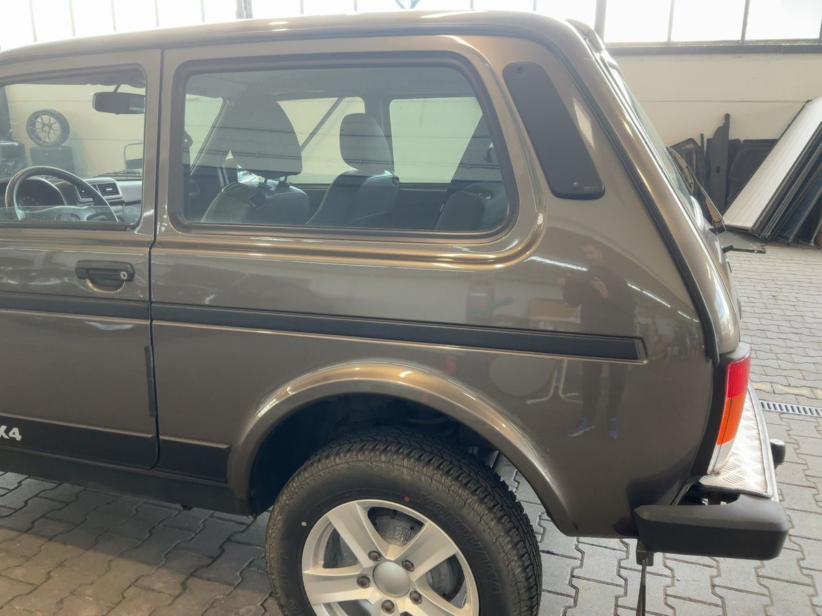 Lada Niva, Taiga 1.7i 4x4 tažné - fotka 6
