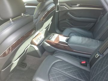 AUDI A8 MAX Výbava