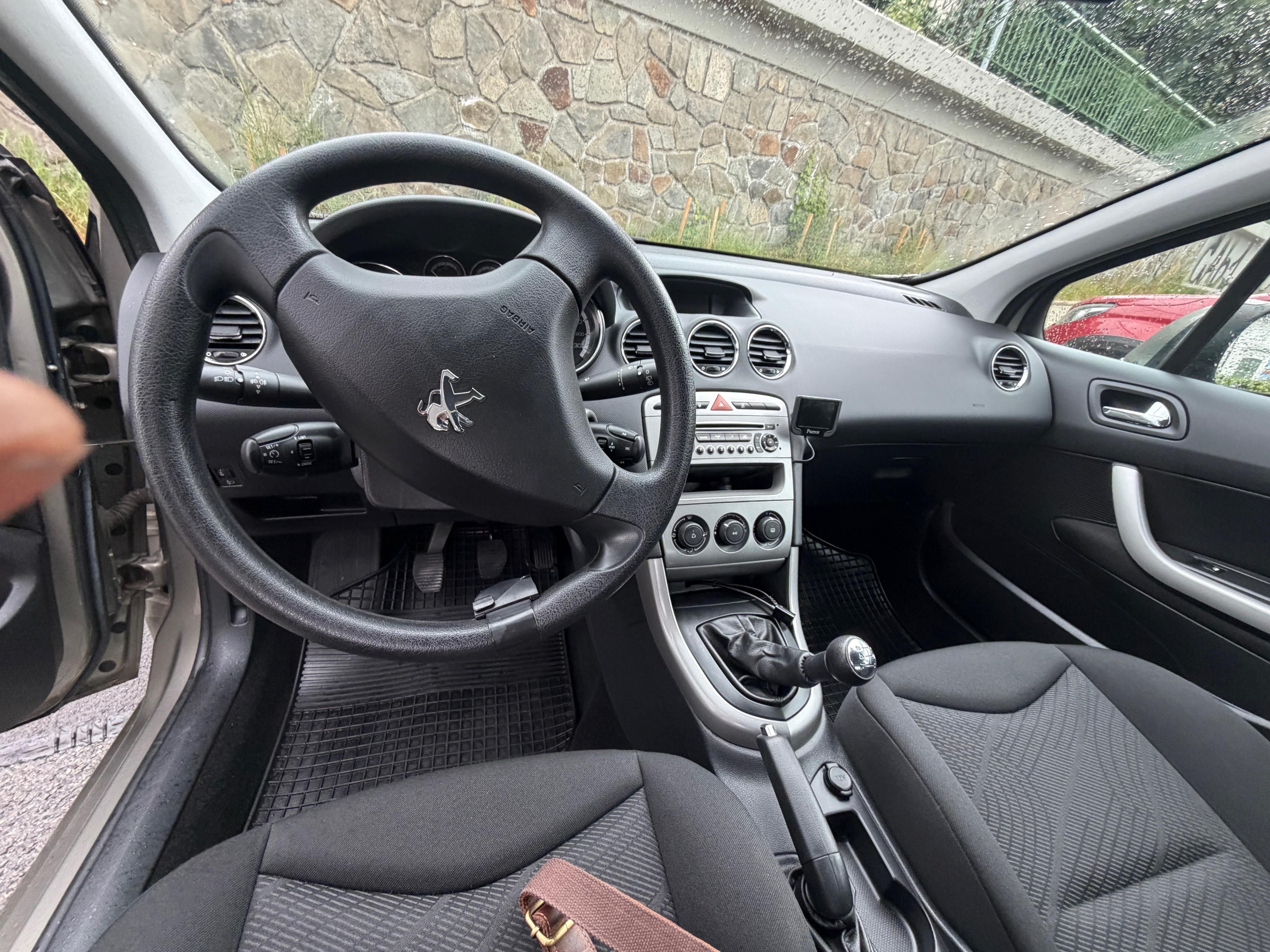 Peugeot 308, Peugeot 308,1.maj.,servisováno - fotka 5