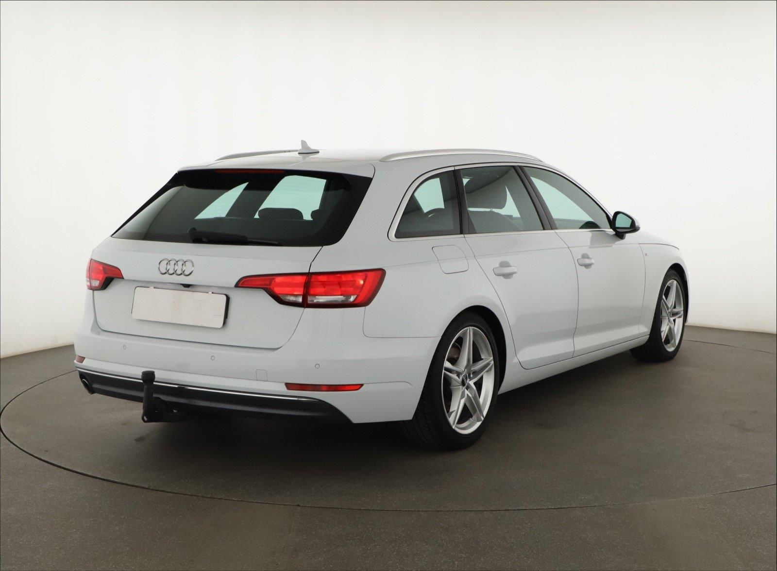 Audi A4, 2.0 TDI, S-Line, Automat, Kůže - fotka 5