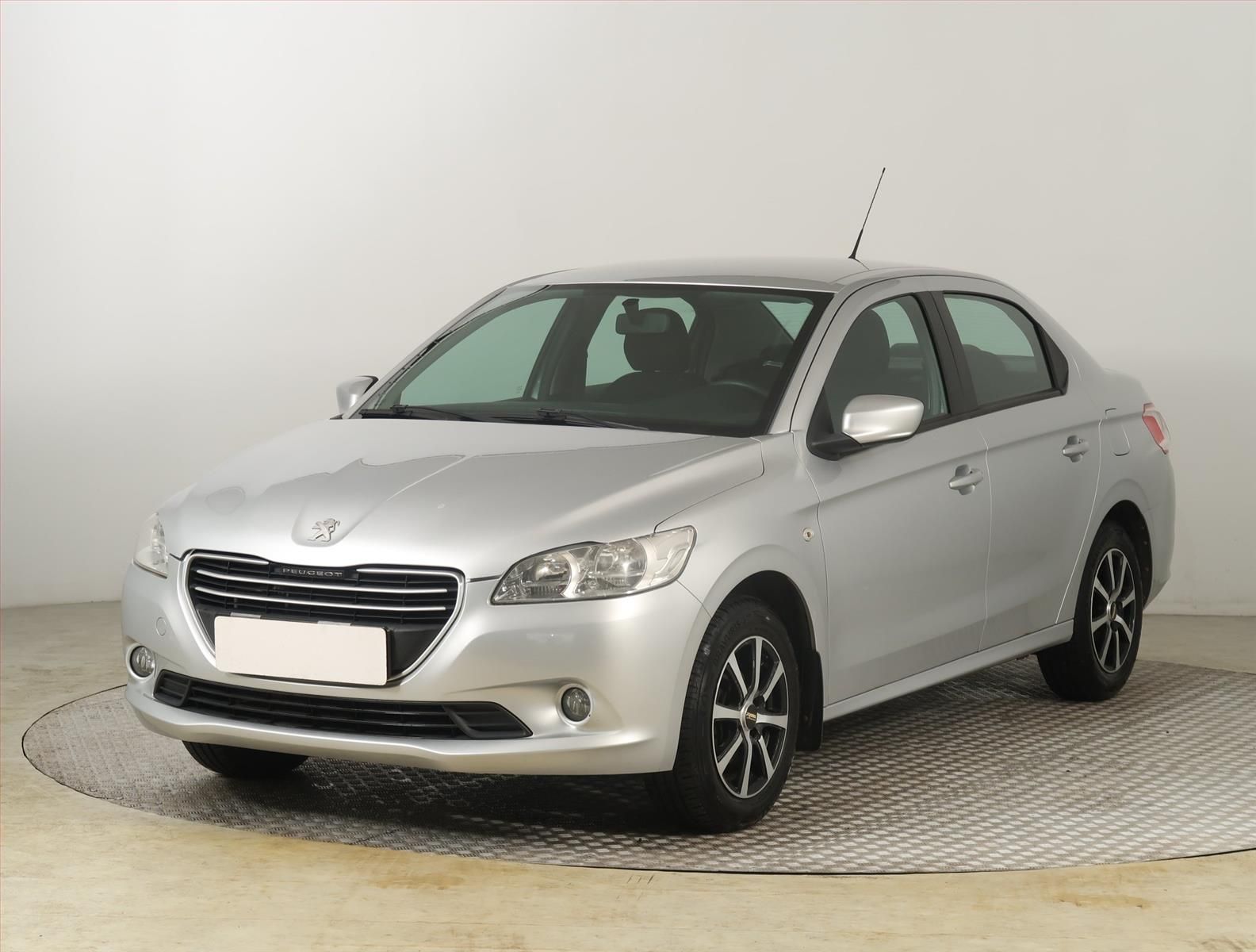 Peugeot 301, 1.2 VTi, Klima, Tempomat - fotka 2