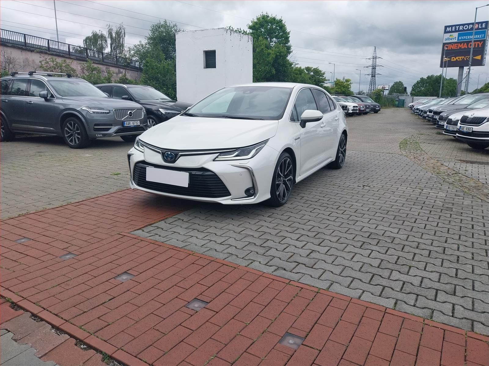 Toyota Corolla, 1.8 Hybrid, Automat, ČR,1.maj - fotka 2