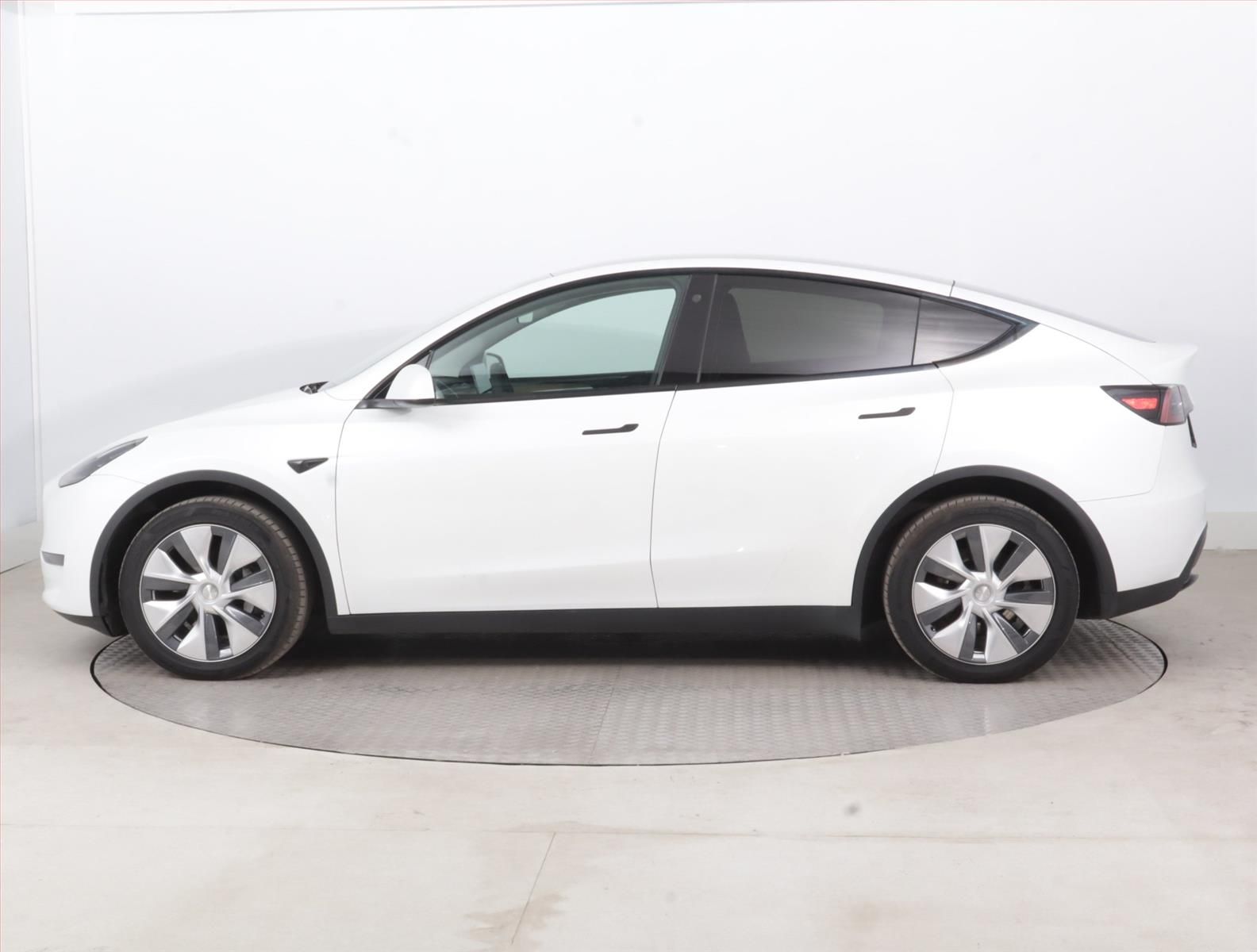 Tesla Model Y, Long Range AWD 79kWh, SoH 94% - fotka 3