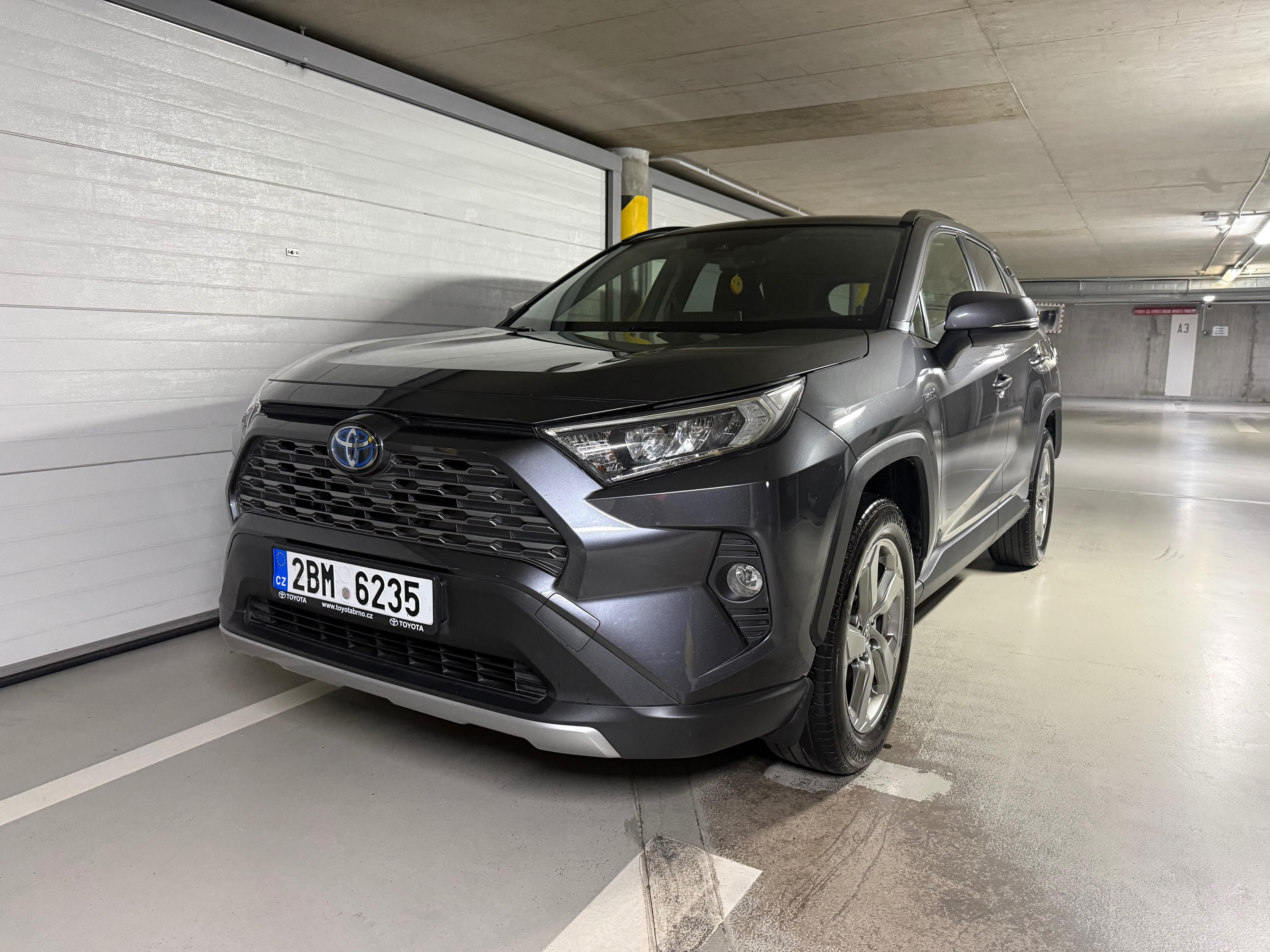 Toyota Rav4, 2.5HEV,ČR,1.MAJ,SERVIS,CEBIA