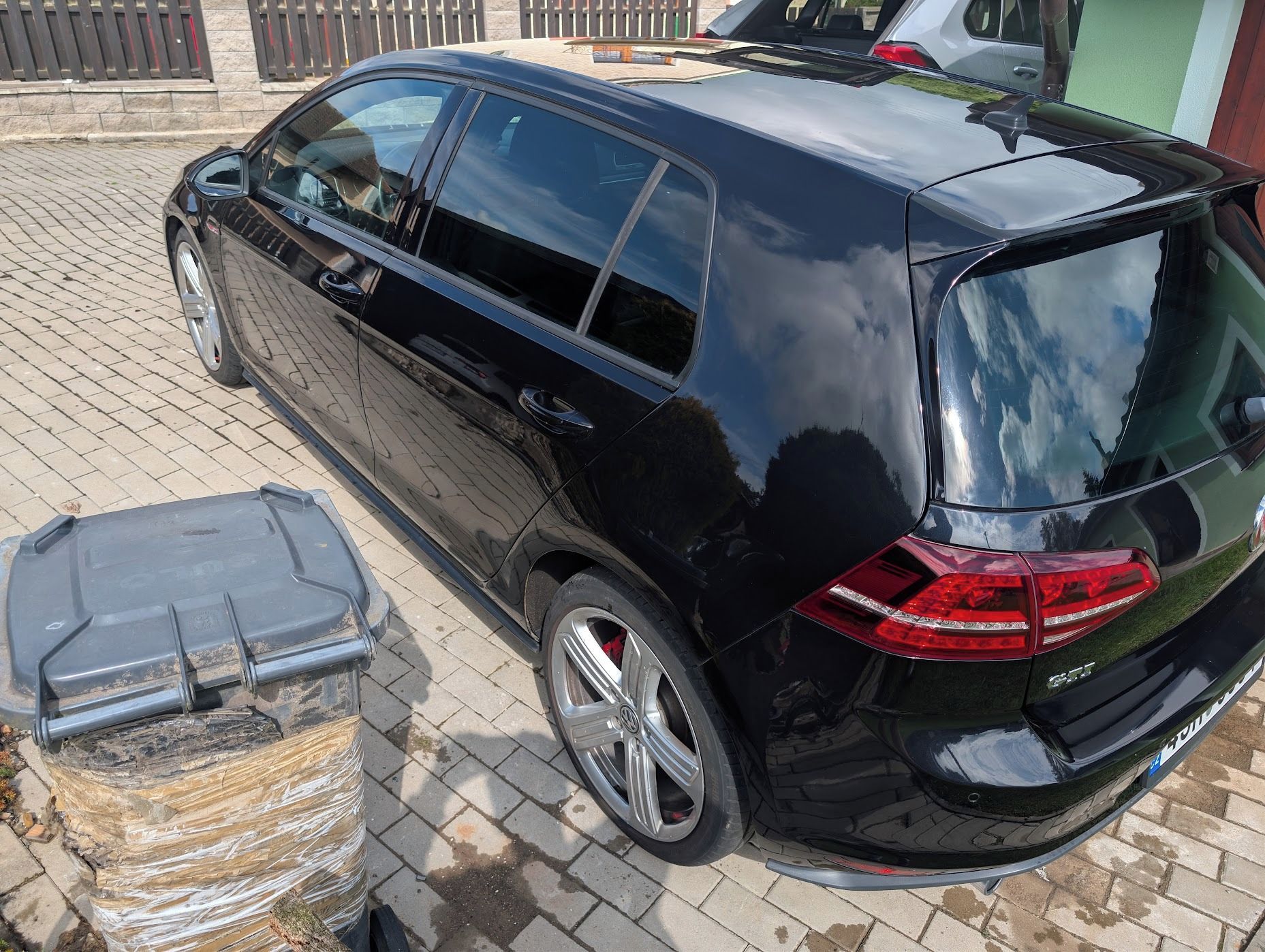 Volkswagen Golf, Golf 7 GTI 2.0 TSI 162 kW DSG - fotka 4