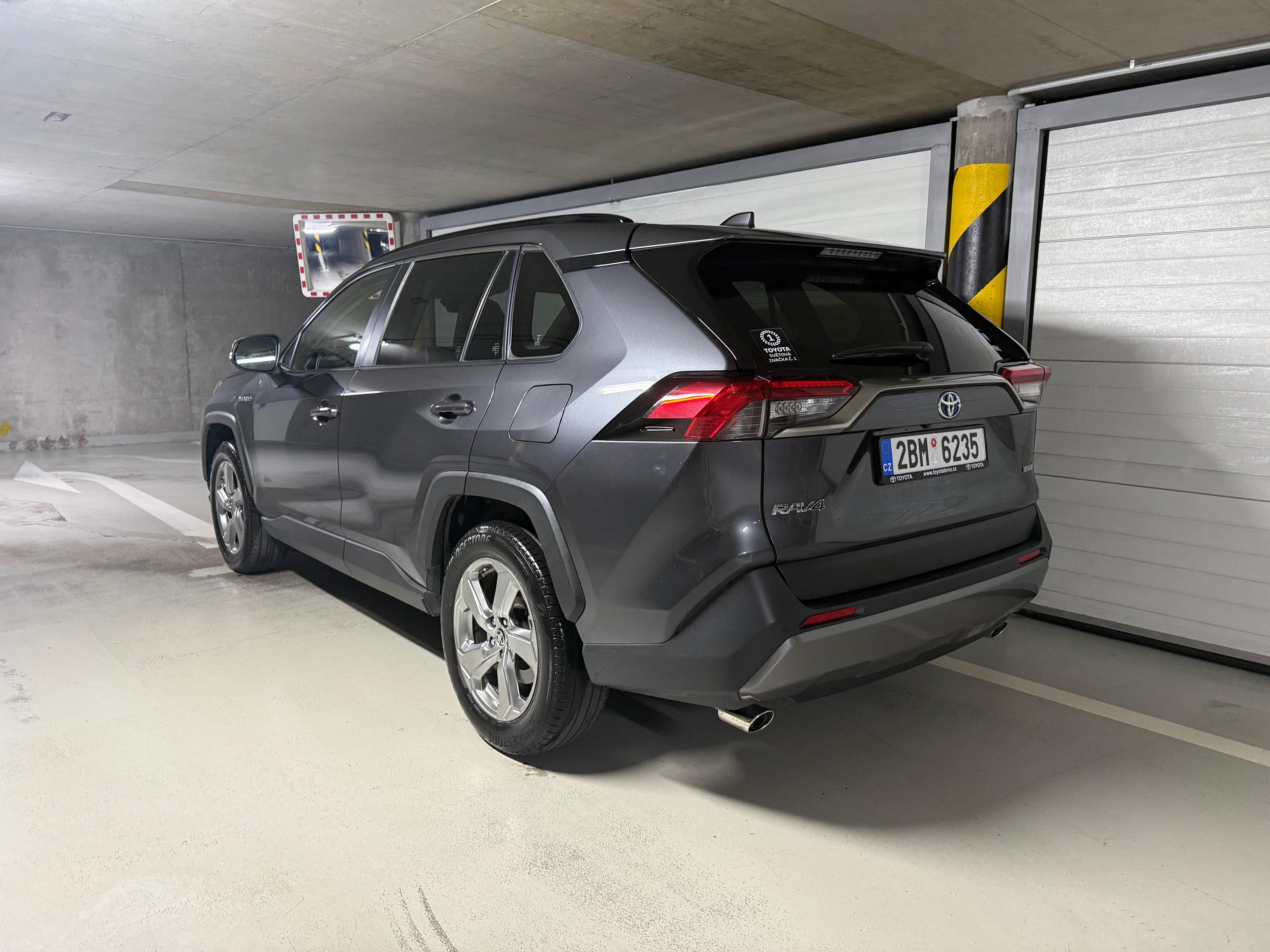 Toyota Rav4, 2.5HEV,ČR,1.MAJ,SERVIS,CEBIA - fotka 3