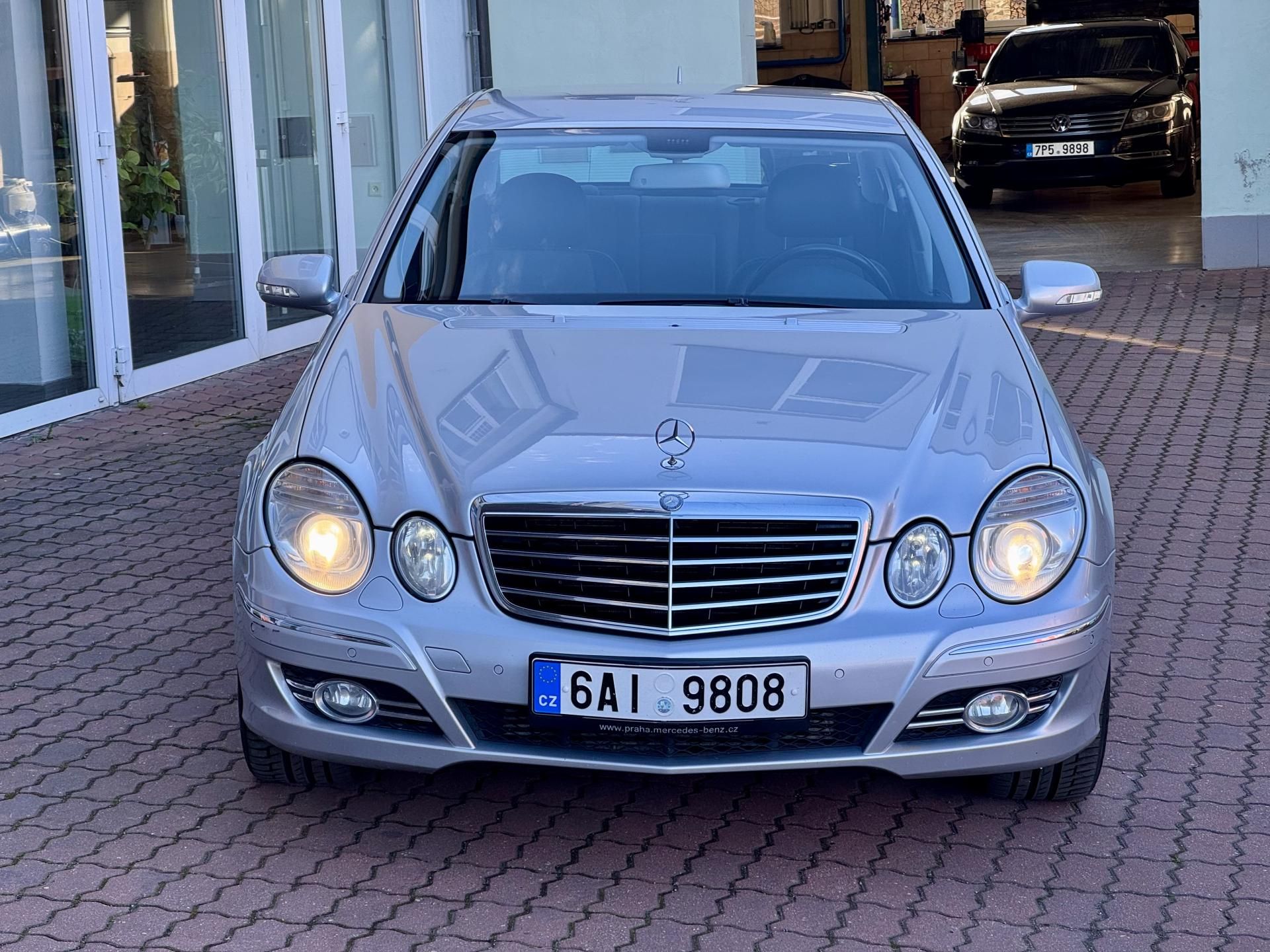 Mercedes-Benz Třídy E, 320CDI 4 MATIC, ČR, 1.maj - fotka 3
