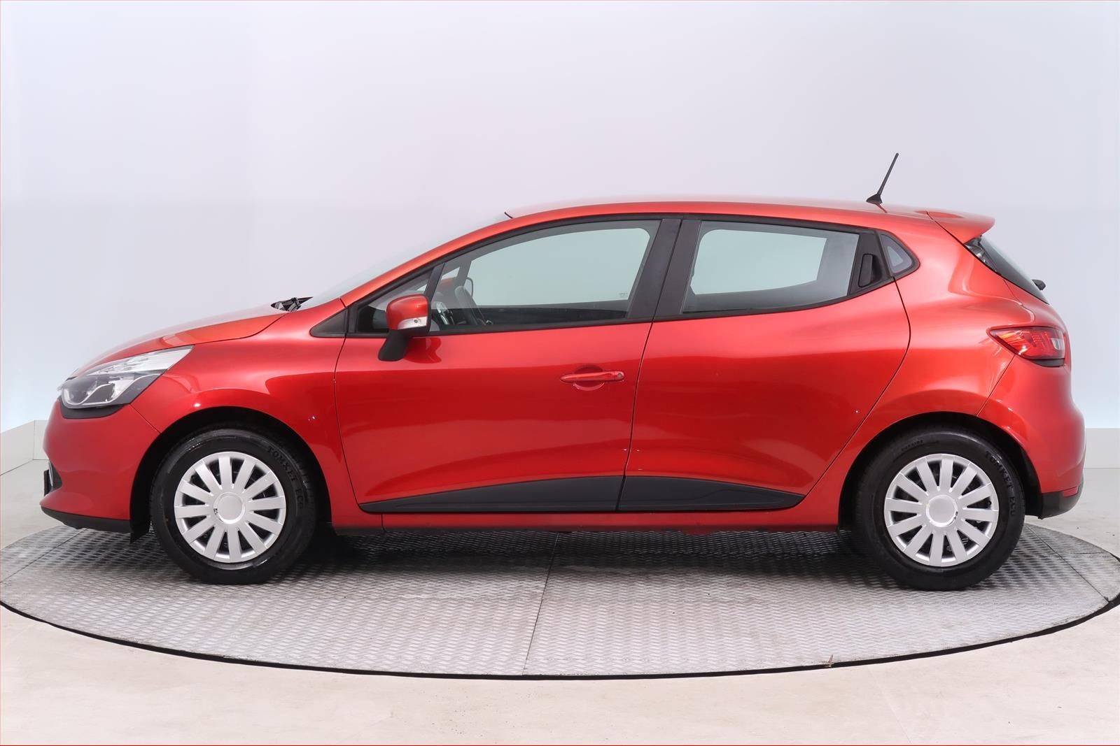 Renault Clio, 1.2 16V, po STK, rezervace - fotka 3
