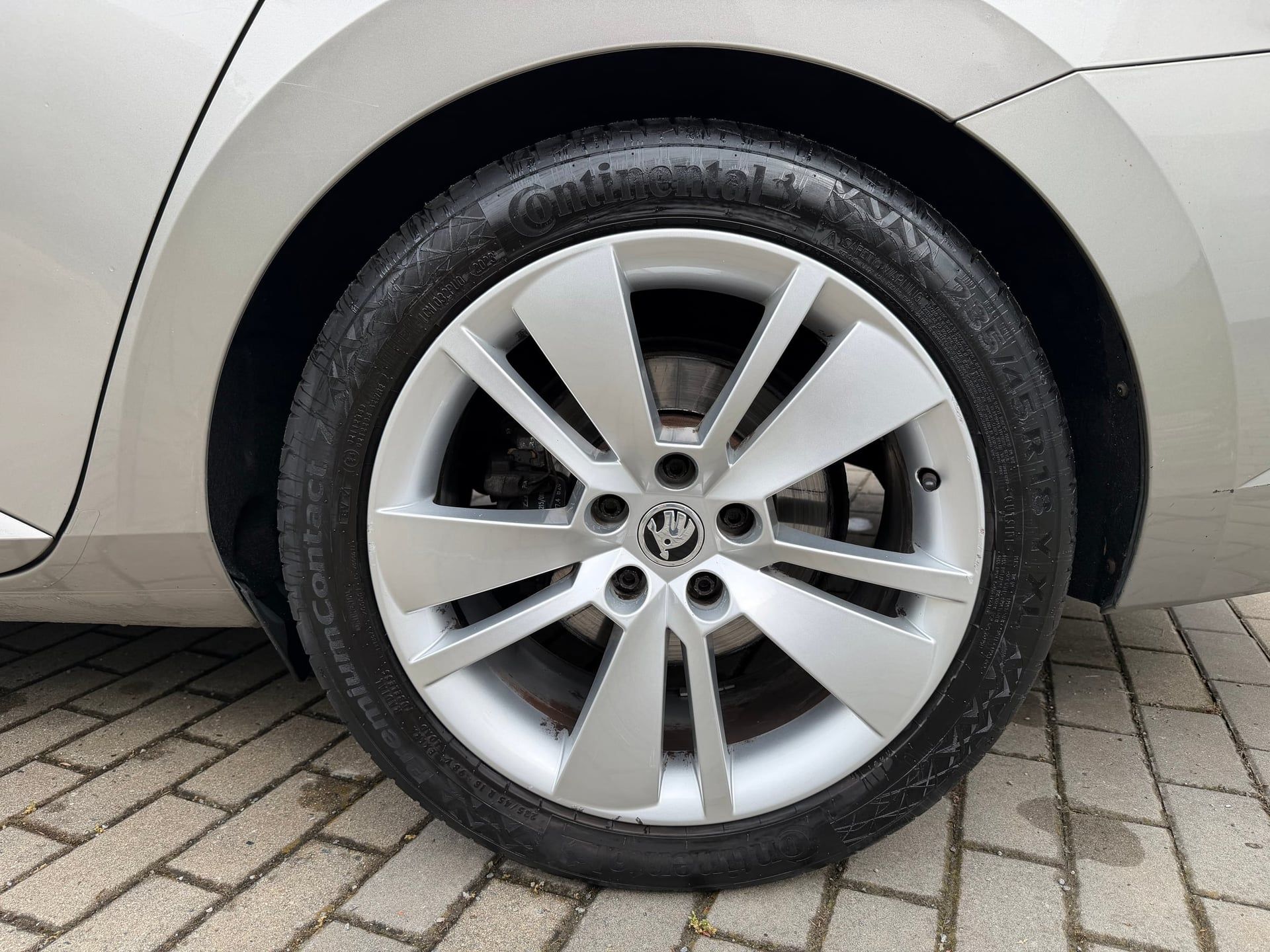 Škoda Superb, Combi/2.0TDI/DSG/Style/LED - fotka 5