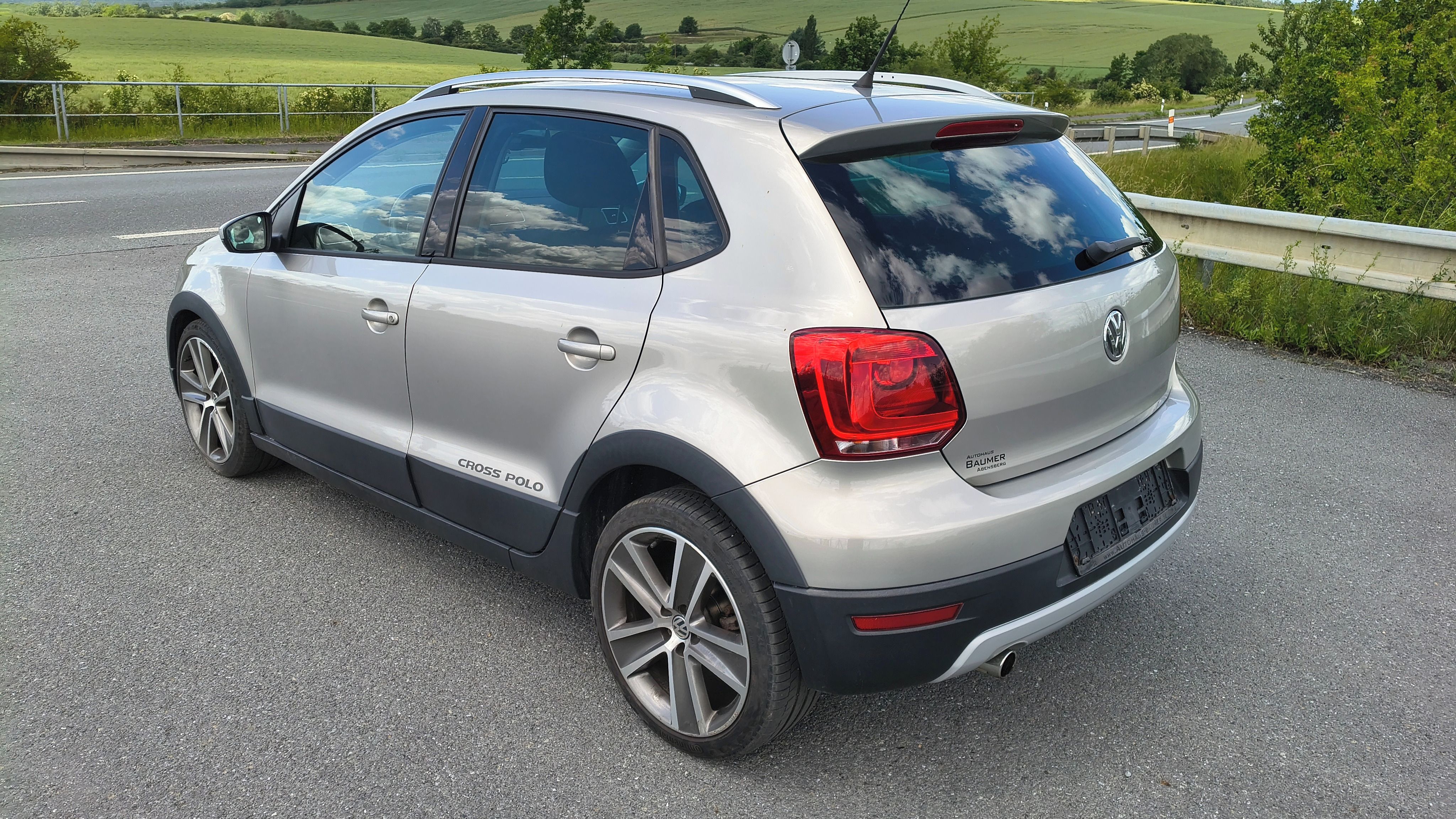Volkswagen Polo, Cross 1.4i 63kW, klima, Alu 17 - fotka 4