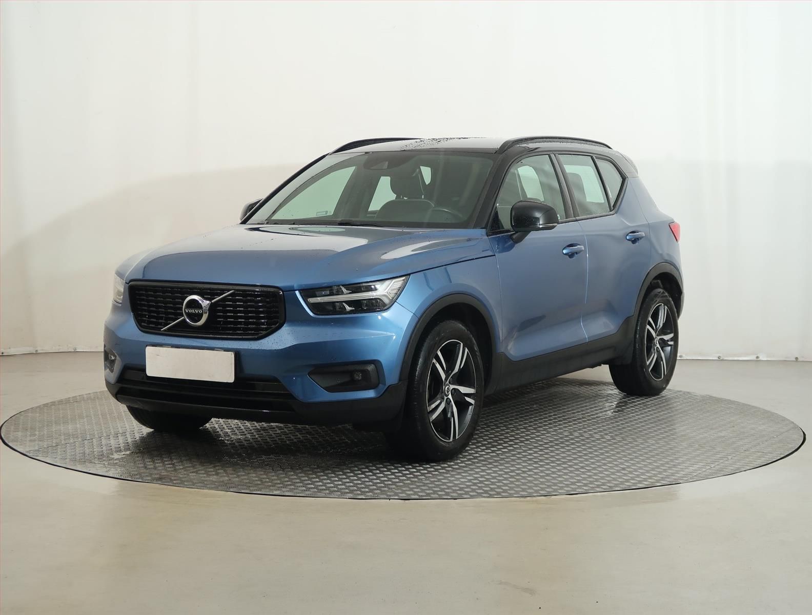 Volvo XC40, B4 AWD, 4X4, Automat - fotka 2