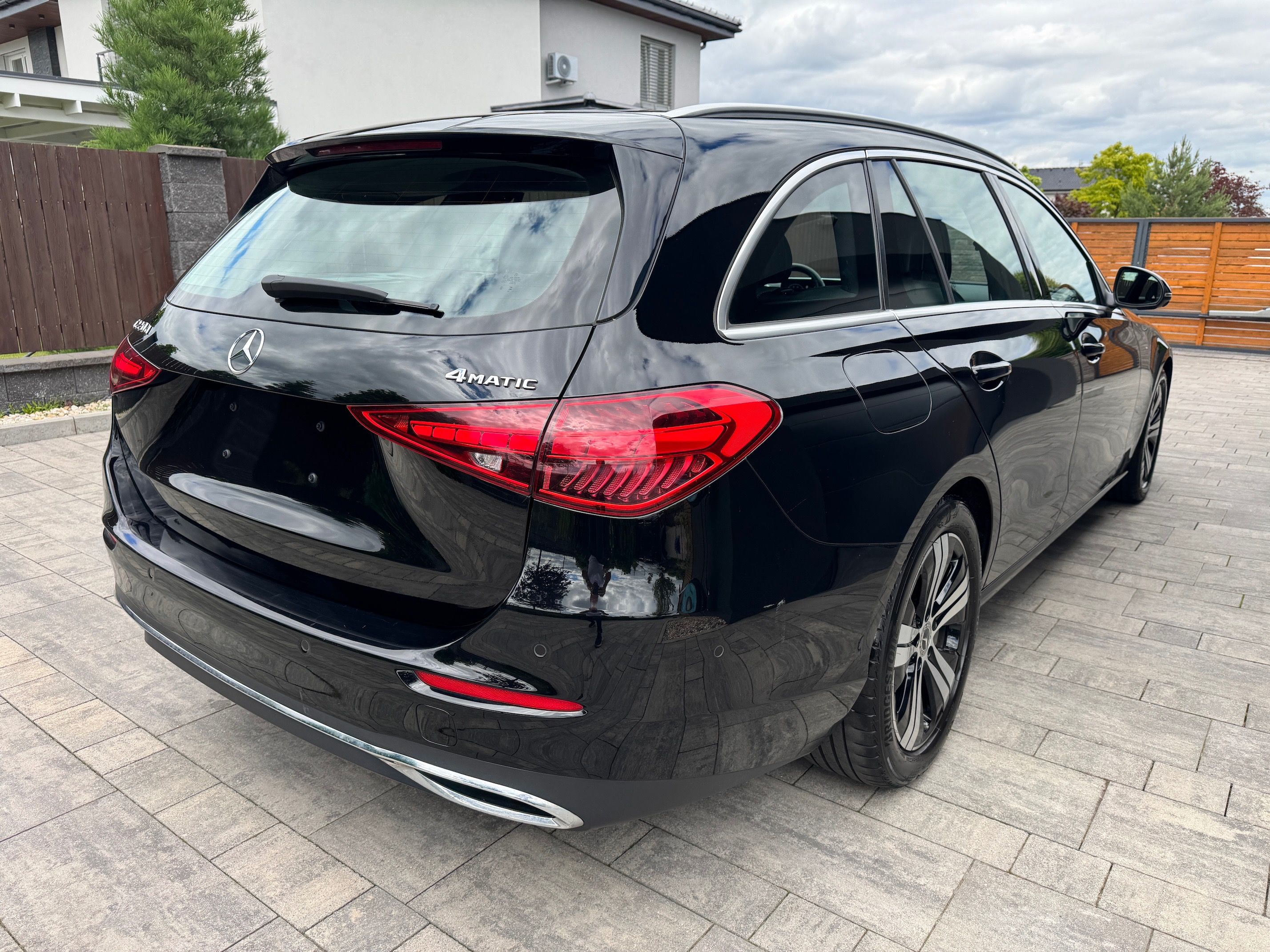 Mercedes-Benz Třídy C, 220d, 4MATIC, AVANTGARDE - fotka 4