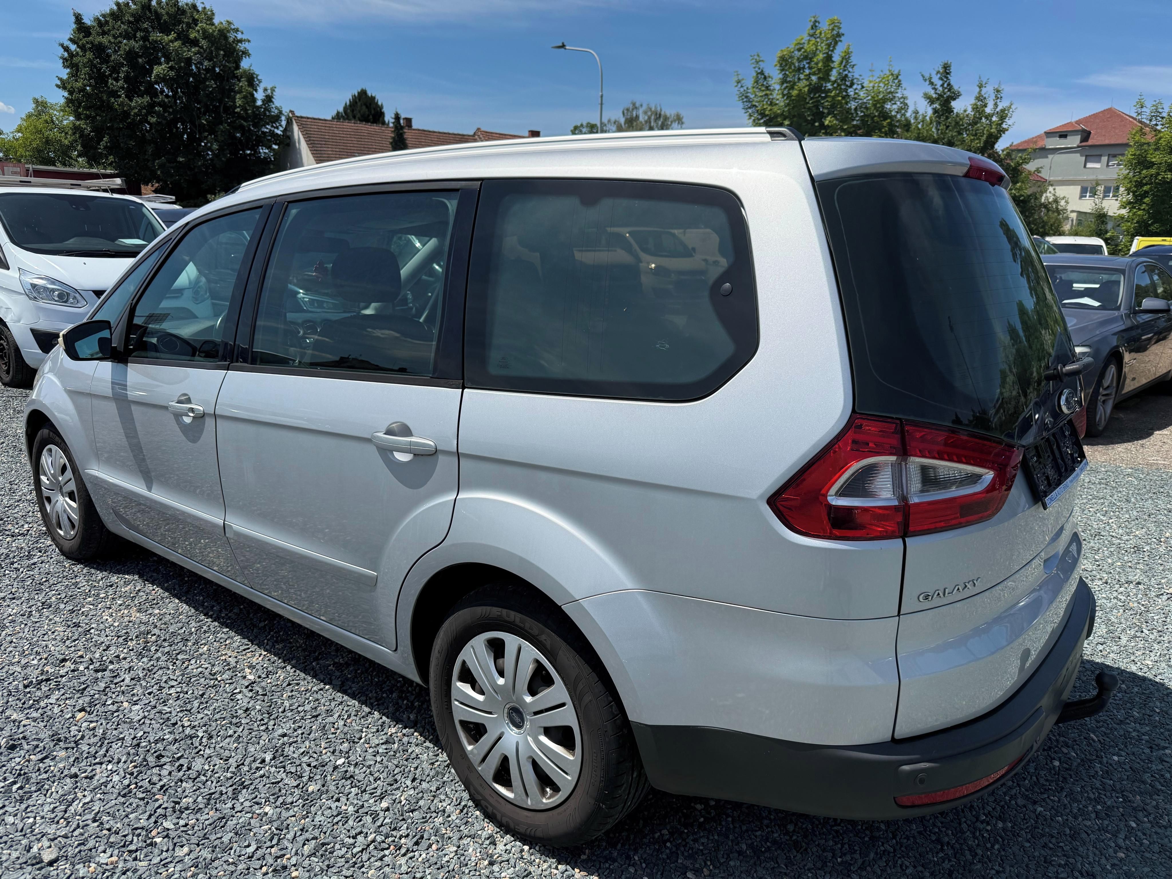 Ford Galaxy, 2.0 TDCi 103Kw 7-Míst Titanium - fotka 4