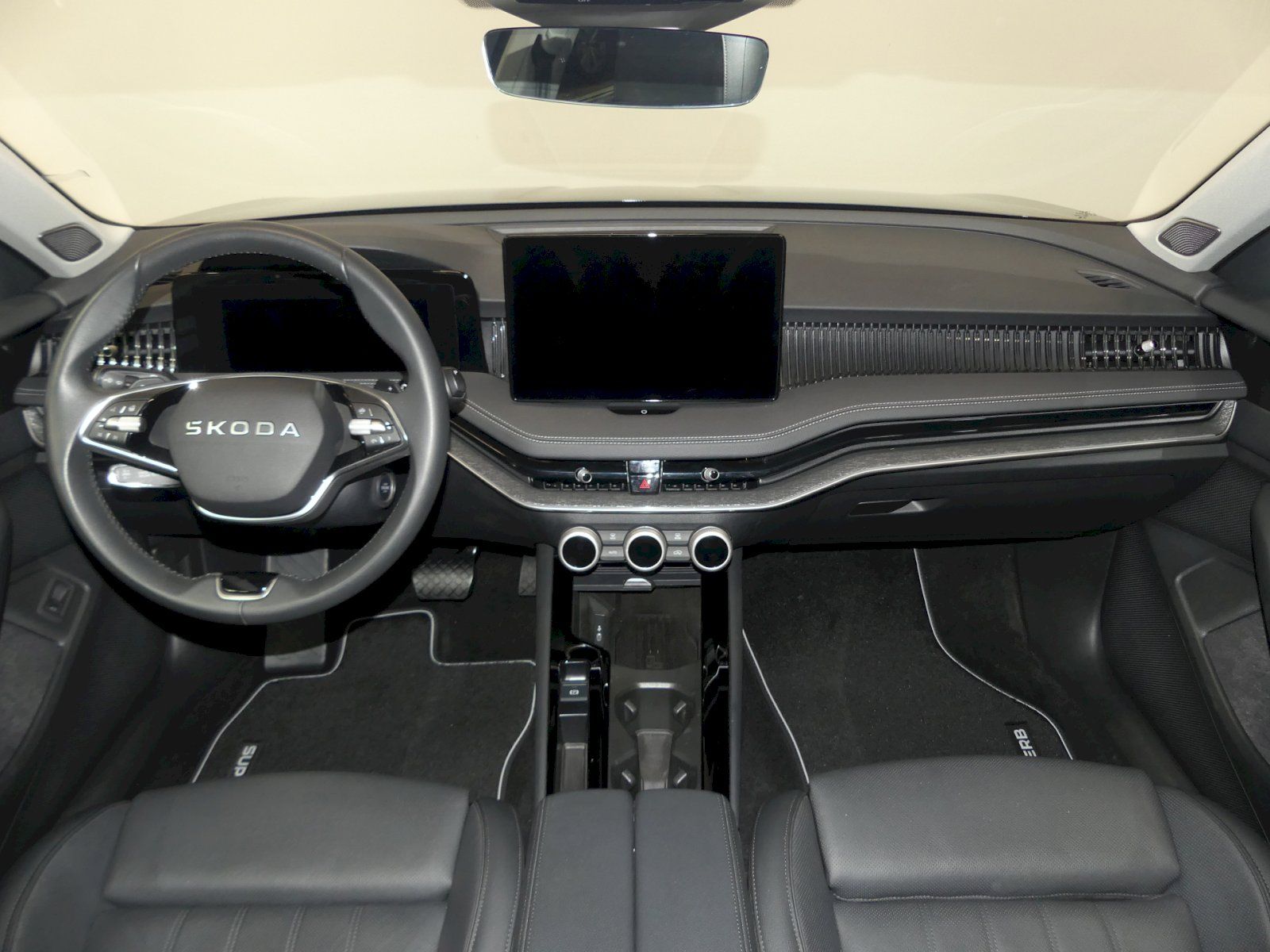 Škoda Superb, Selection 4x4 DSG 2.0TSI 195kW - fotka 5